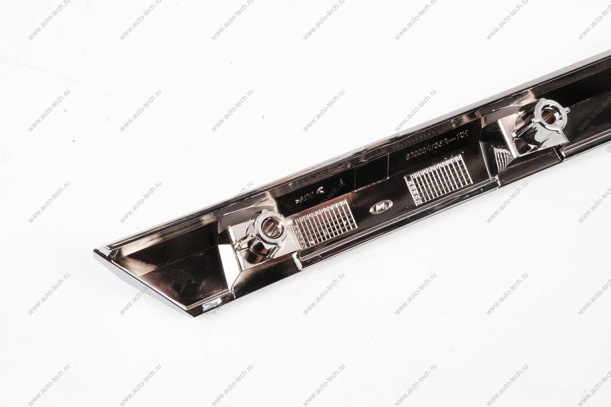 Молдинг верхний правый (хром) LADA ISKRA CROSS Lada LADA 620804735R