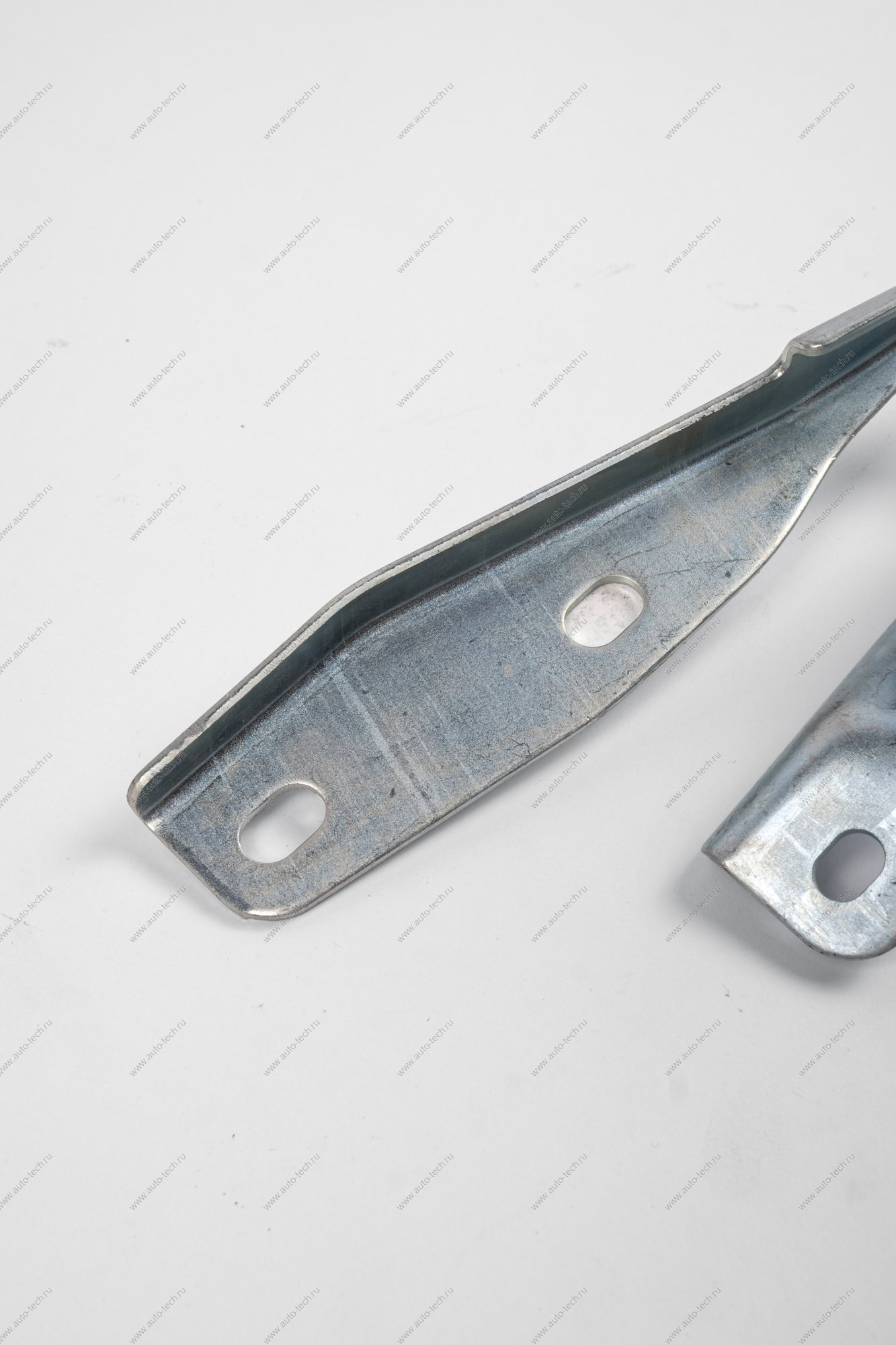 Петля капота правая 654115PA0A Datsun Nissan DATSUN 654115PA0C