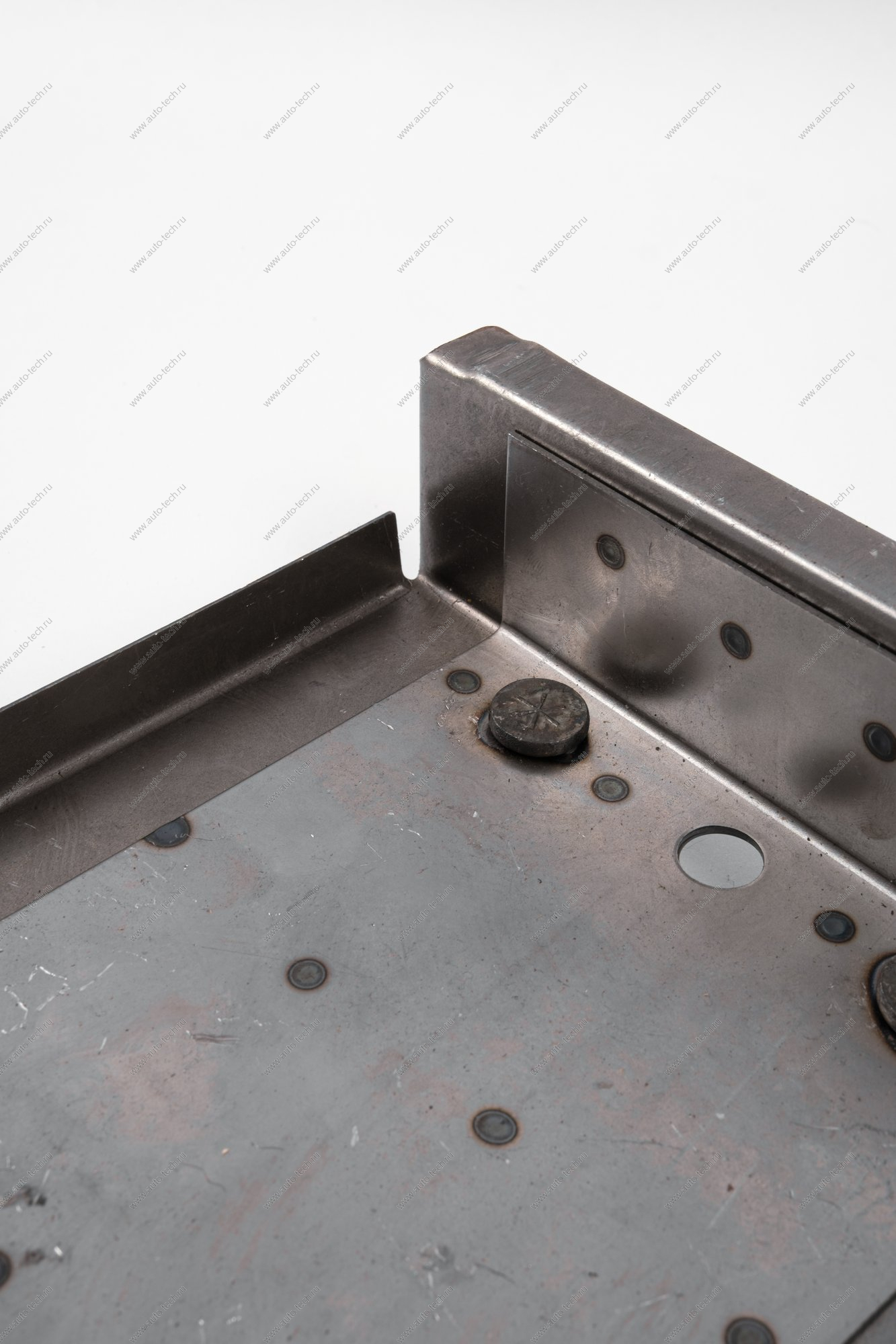 Площадка ВАЗ-2121 заднего поддомкратника правая с шпильками ( усиленная) Kamaz KAMAZ 21210-5101370-36