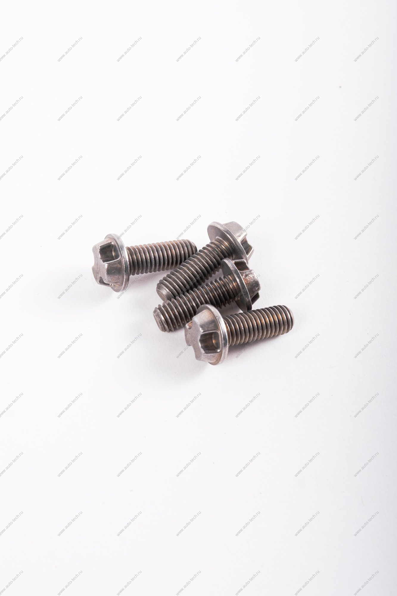 Болт крепления LADA Largus М8 4 шт колпака диска литого к-т ( С КЛЮЧОМ) Lada LADA 7700422600