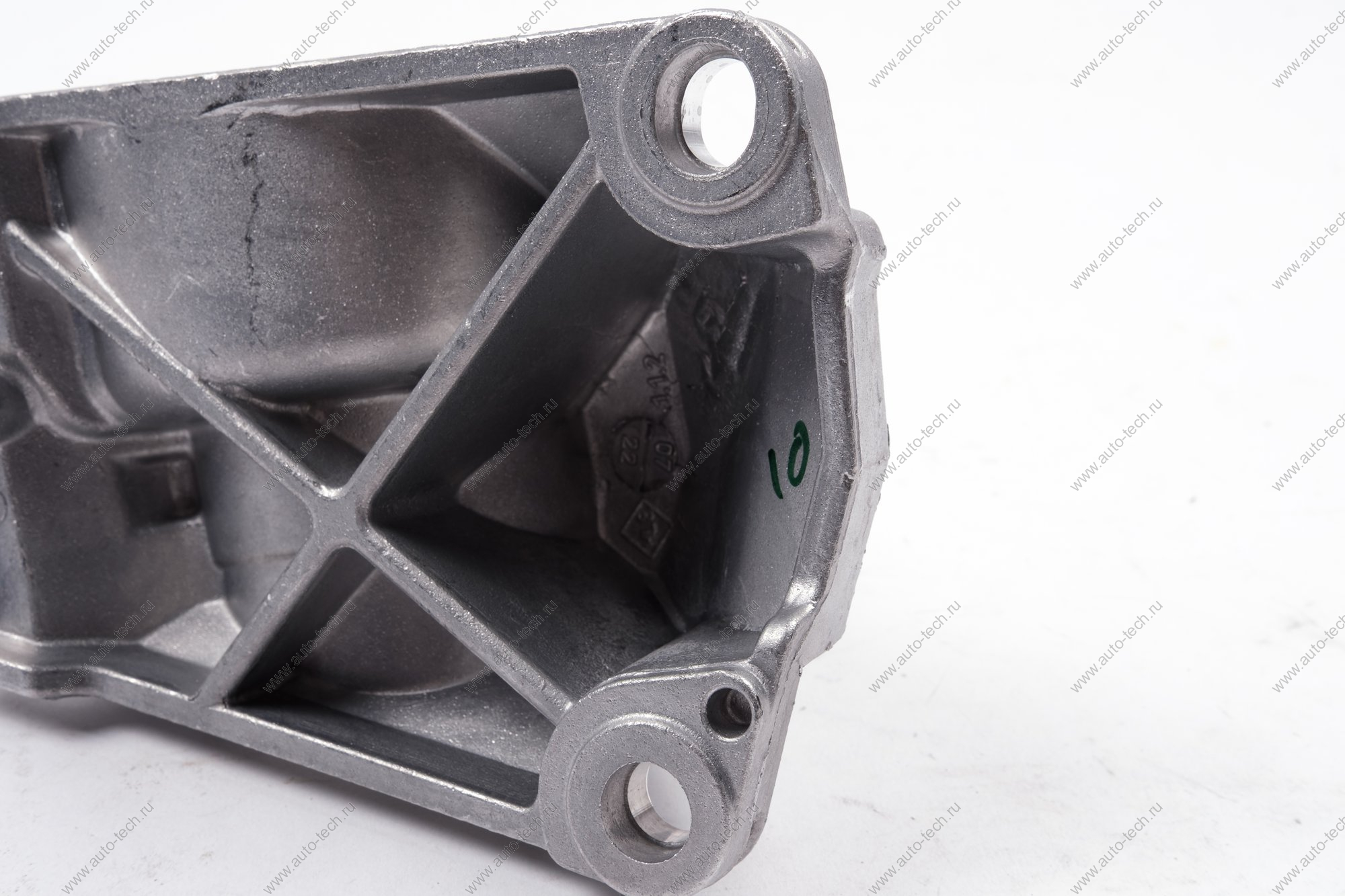 Кронштейн промежуточной опоры правого привода (вариатор) Lada Vesta/XRAY Renault RENAULT 397742114R