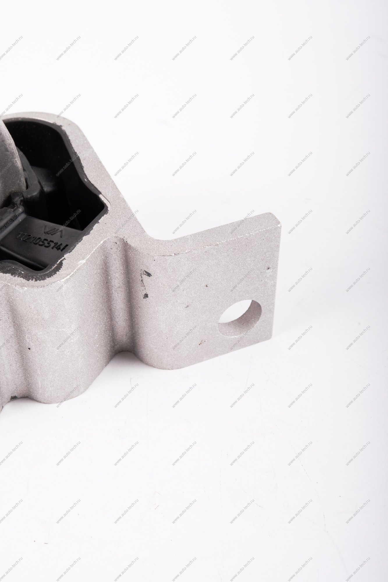 Опора правая подвески двигателя с кронштейном в сборе LADA XRAY Renault LADA 8450009483