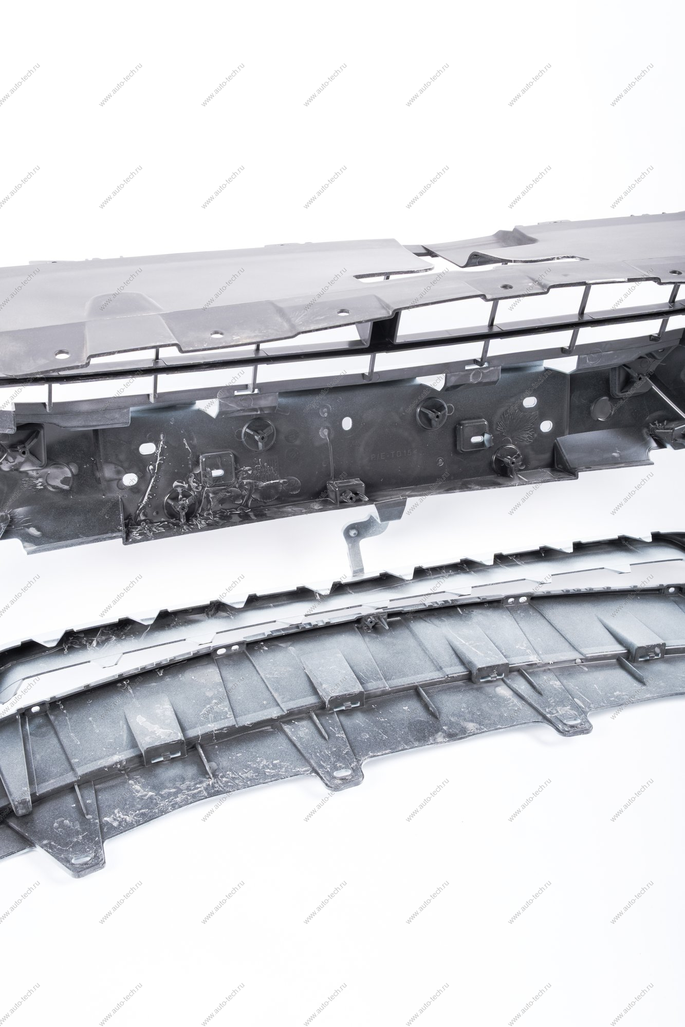 Бампер передний без отверстий под датчики системы парковки в цвет 221 Ледниковый (белый) LADA Vesta FL Lada LADA 8450040054-221