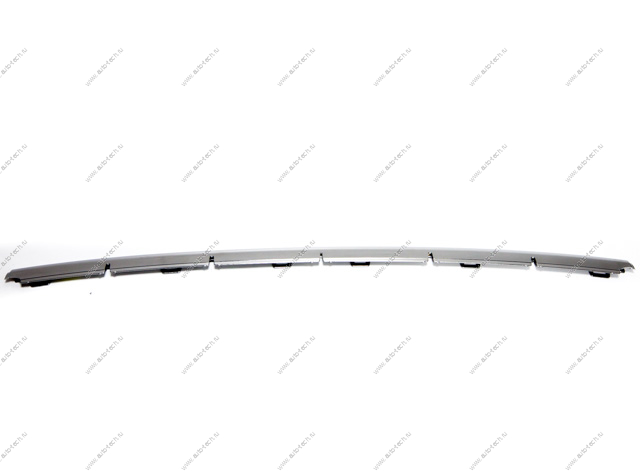 Накладка RENAULT Logan/Рено Логан 2014- решетки радиатора хром между ПТФ Renault RENAULT 622518632R