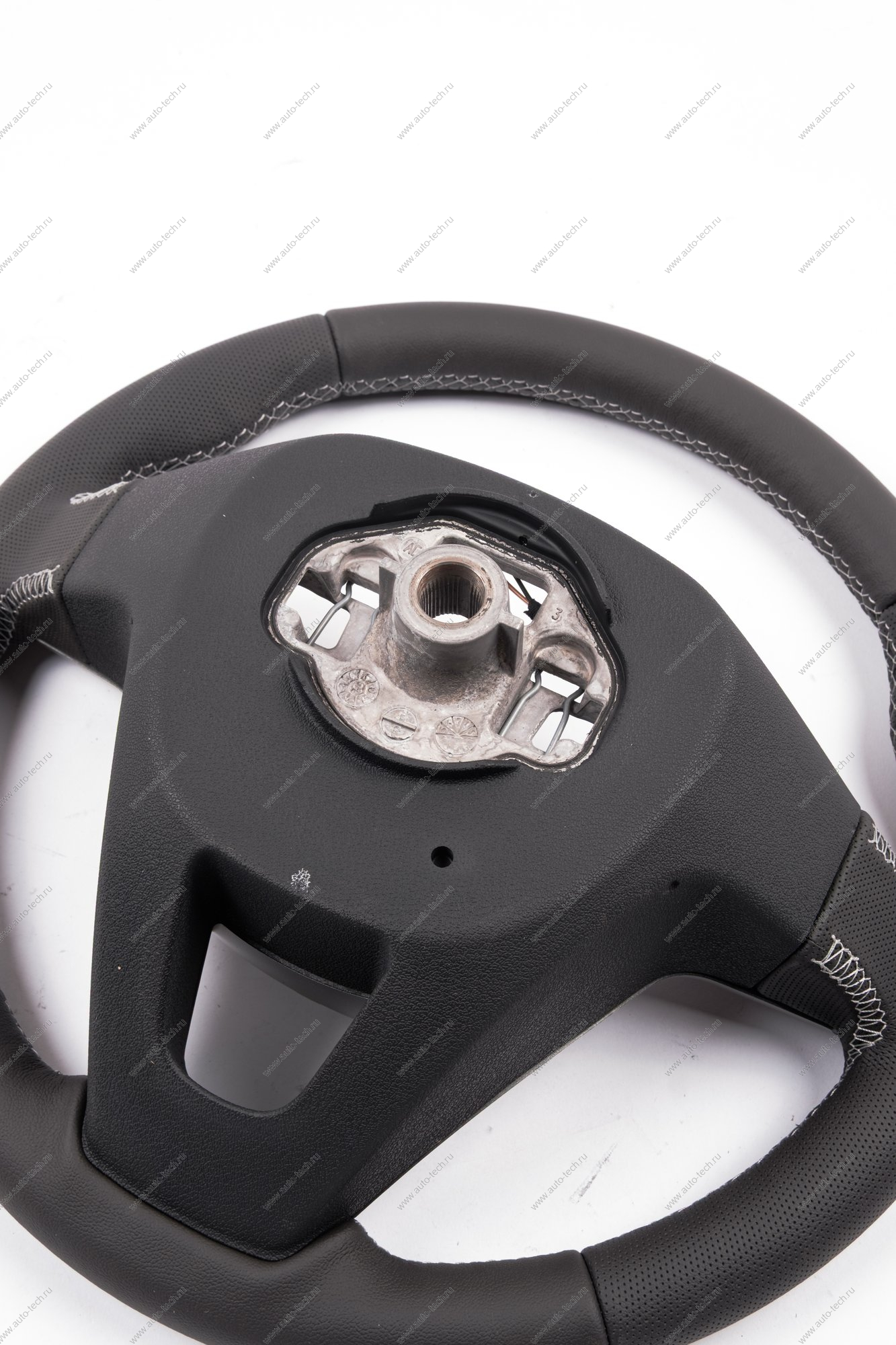 Колесо рулевое с блоками управления аудио-системой, круиз-контролем и обогревом Lada Vesta NG Lada LADA 8450033926