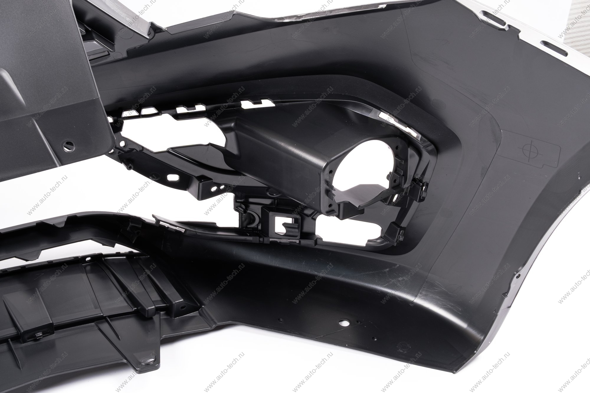 Бампер передний неокрашенный без отверстий под датчики системы парковки (под покраску) Vesta NG Россия Россия 8450040054-1