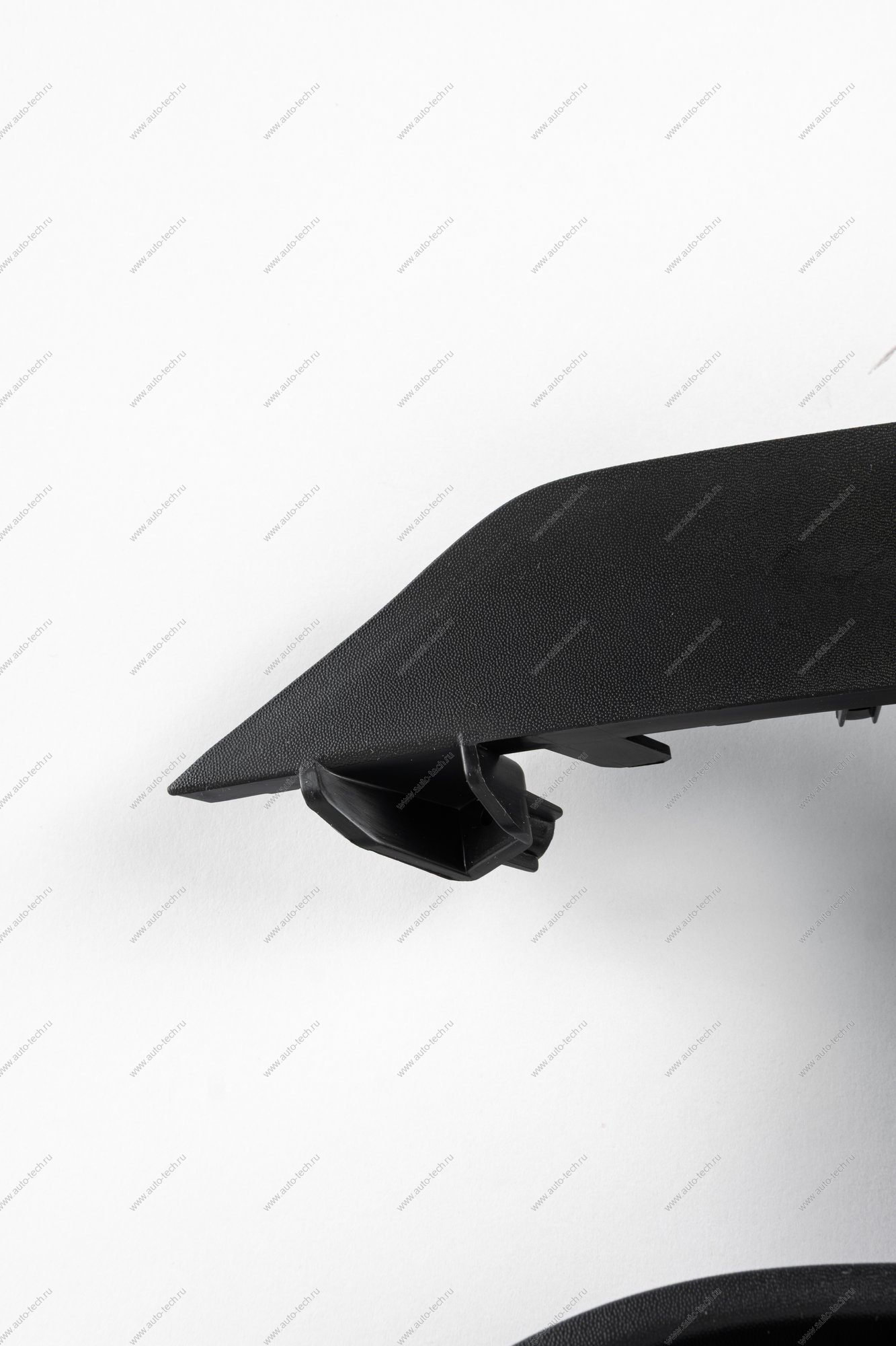 Облицовка ПТФ правая ( без отв под парктроник) LADA Vesta SW Cross FL Lada LADA 8450041569