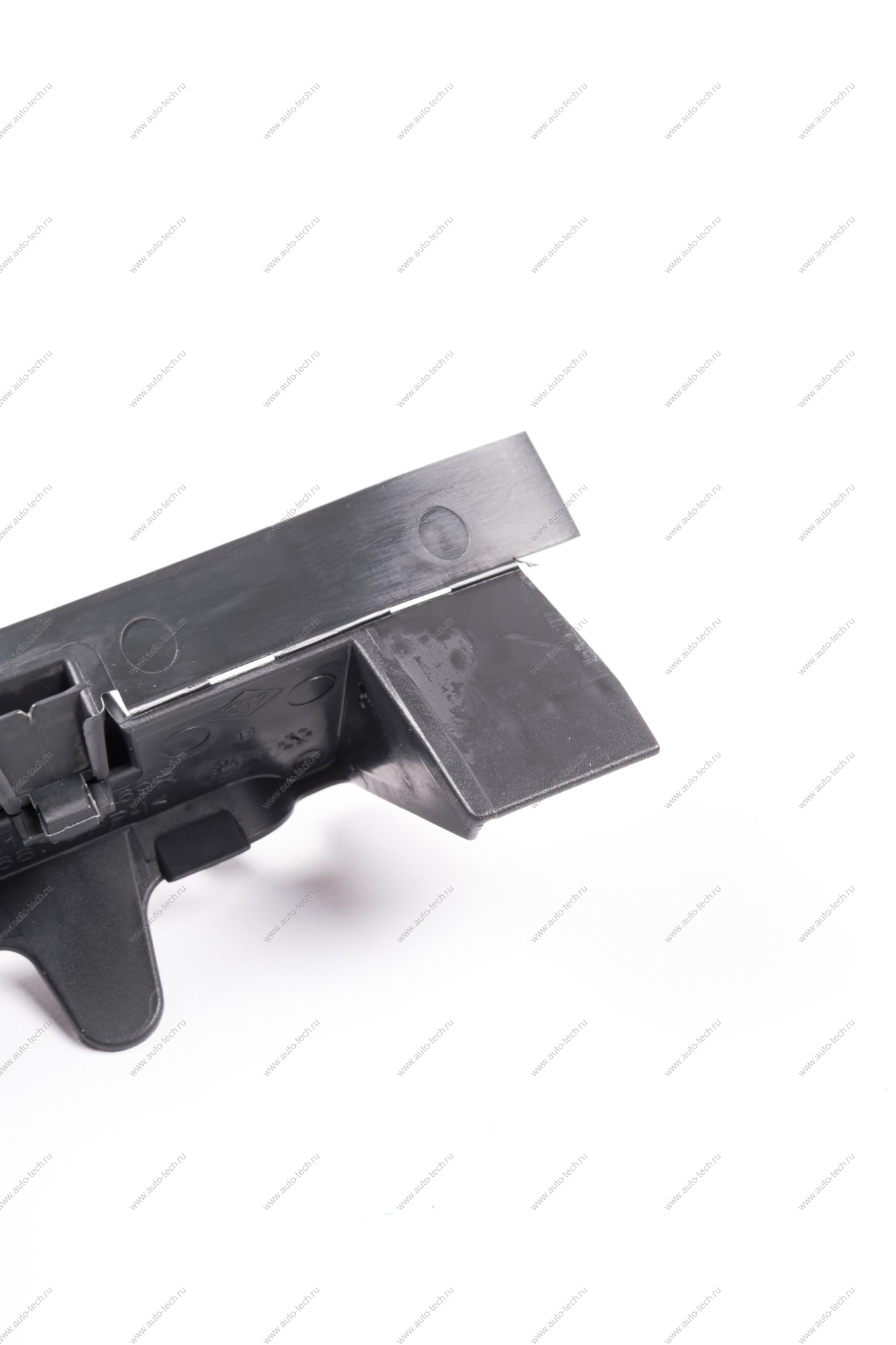 Направляющая LADA XRAY воздушного потока правая Lada LADA 214981469R