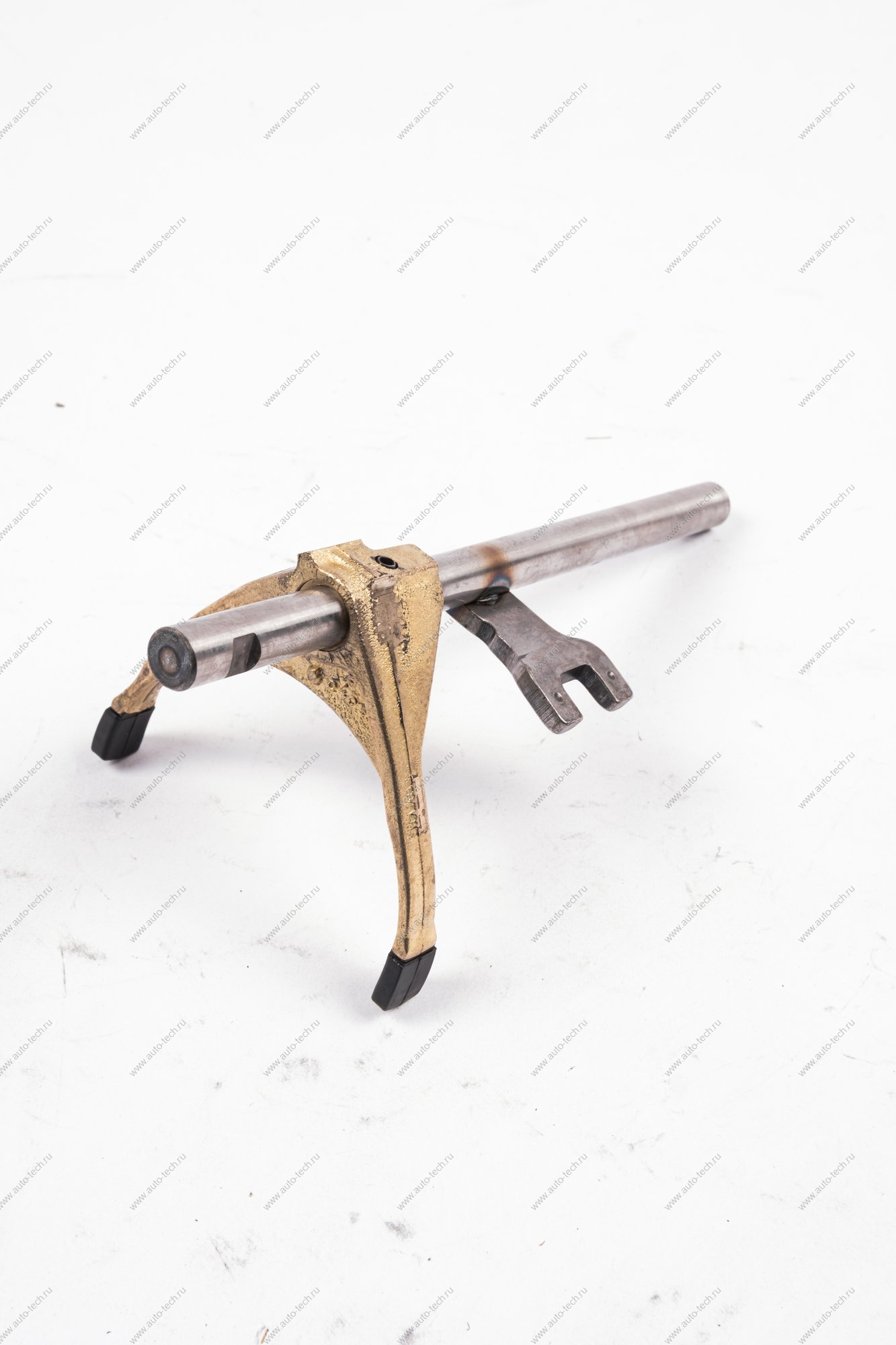 Шток переключения 1-2-ой передачи с вилкой в сборе КПП-JR5 LADA Largus Renault RENAULT 8201282175