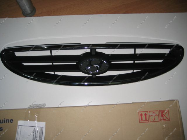 HYUNDAI Accent Решетка радиатора нового образца MOBIS  86561-1A100