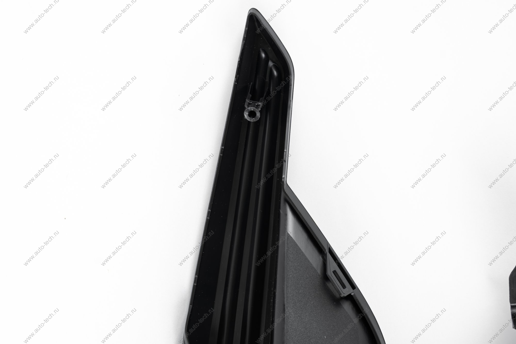 Облицовка ПТФ левая ( без отв под парктроник) LADA Vesta SW Cross FL Lada LADA 8450041570