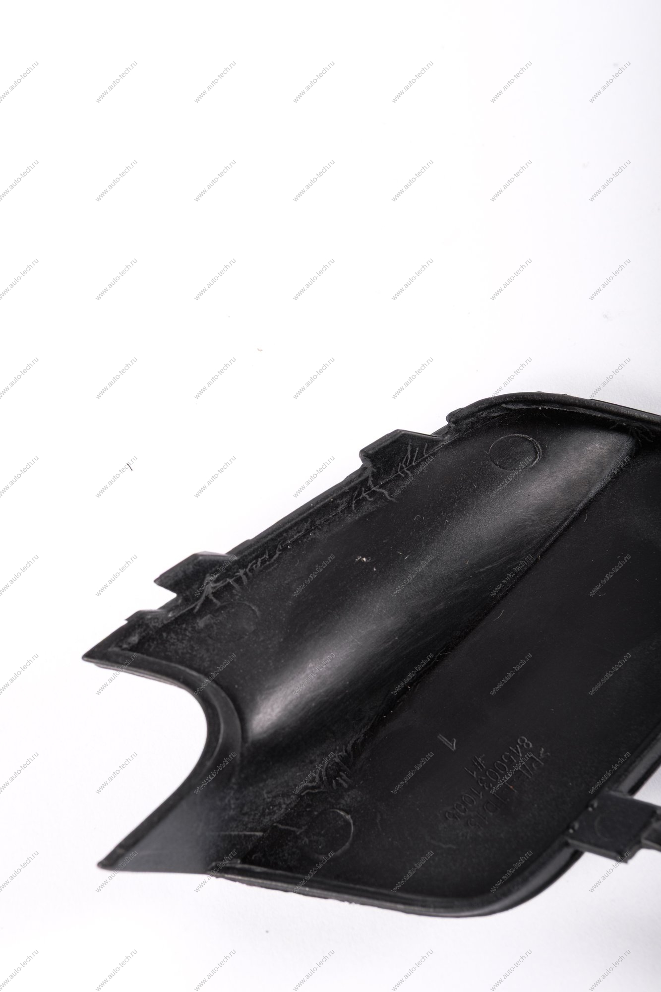 Крышка окна под переднюю буксирную проушину Lada Vesta SW Cross крашенная 676 Черная жемчужина (черный) Lada LADA 8450031005-676