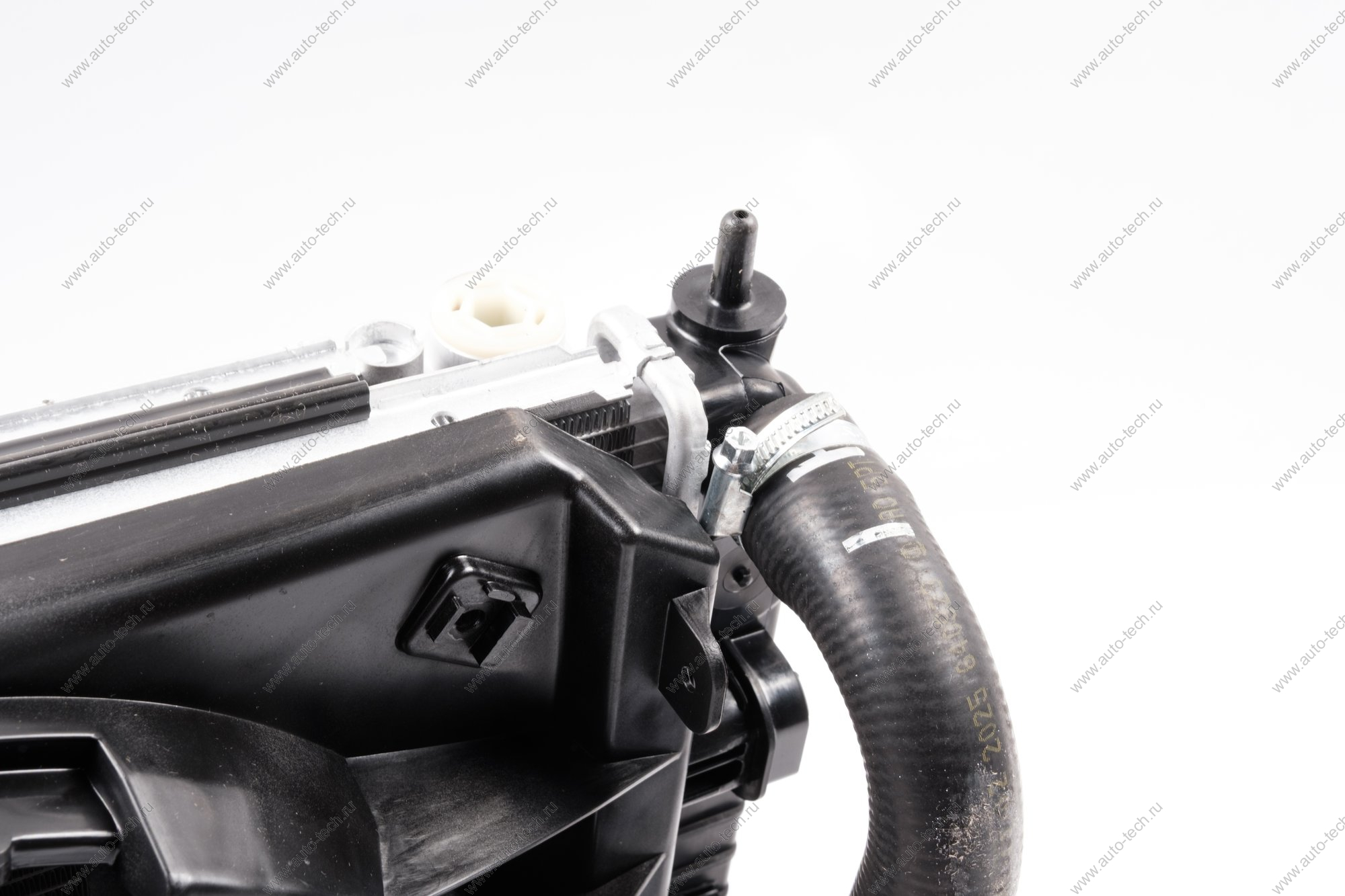 Радиатор охлаждения ВАЗ-2190 2015- + рад.конд. с 1 эл. вент.и патр. МКПП н/о в сборе Lada LADA 8450110797