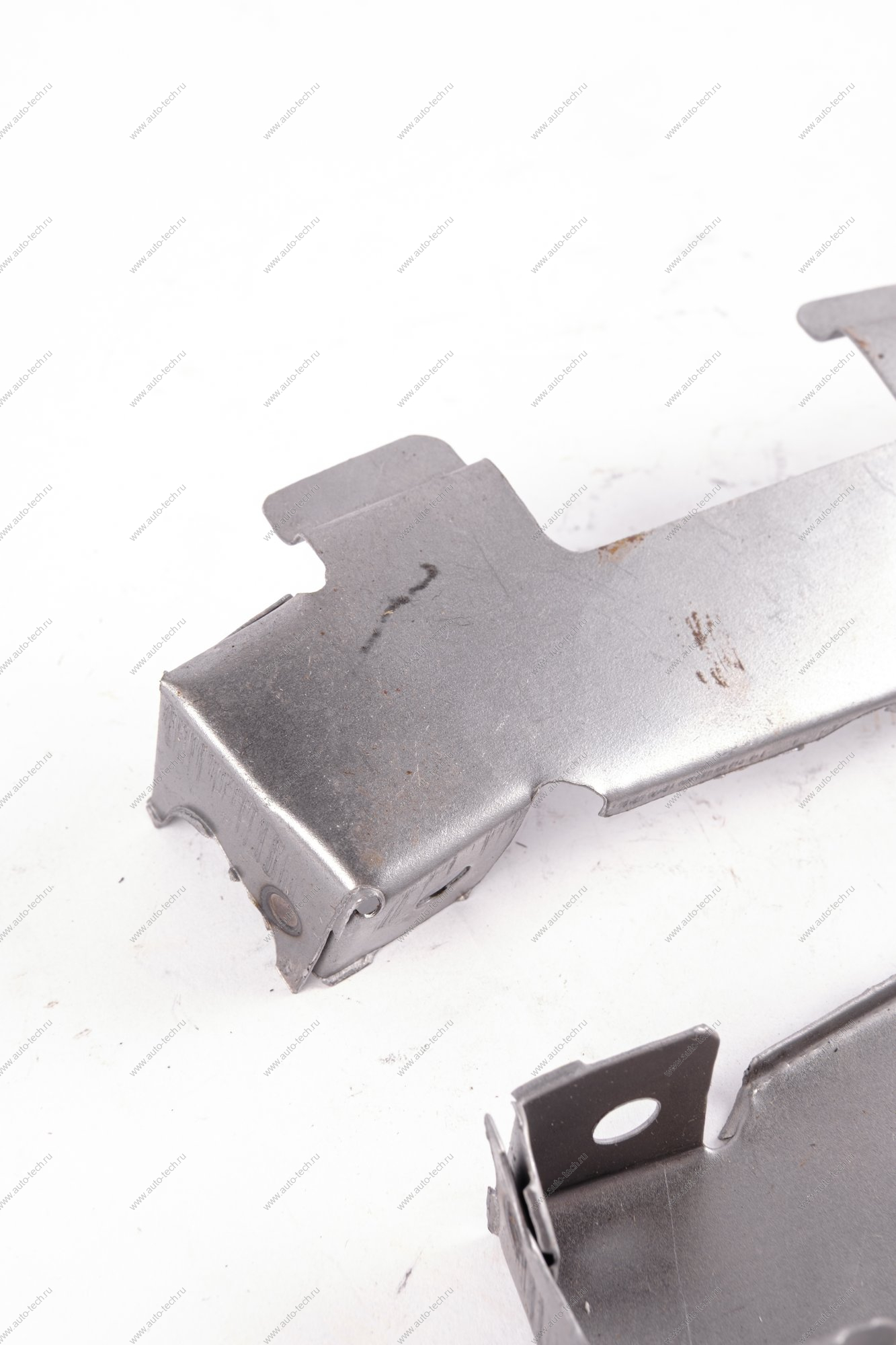 Кр-н ВАЗ-2107 решетки радиатора правый+левый к-т Lada LADA 2107084010404100