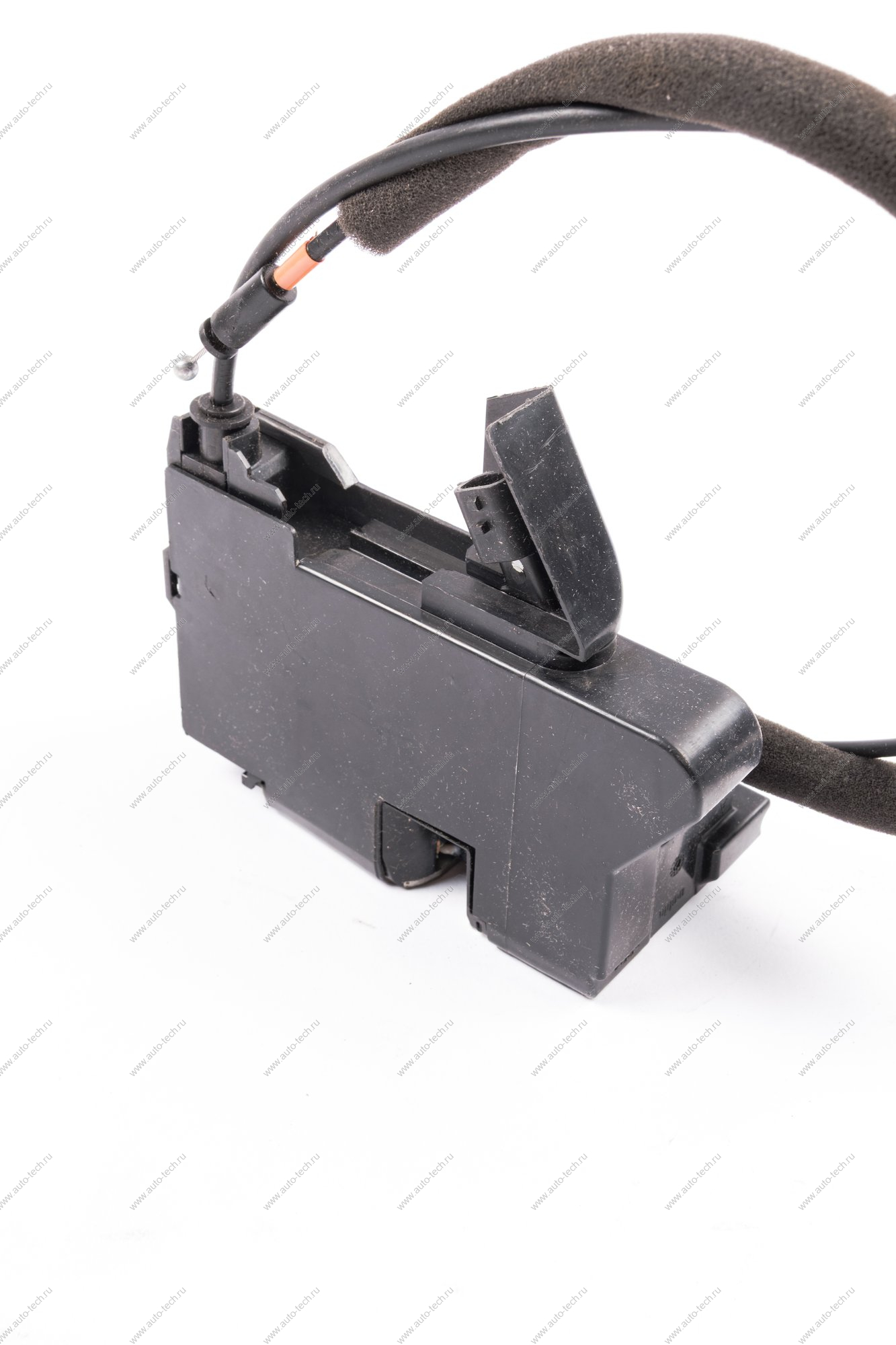 Замок передней двери правый LADA Vesta FL Lada LADA 8450040361