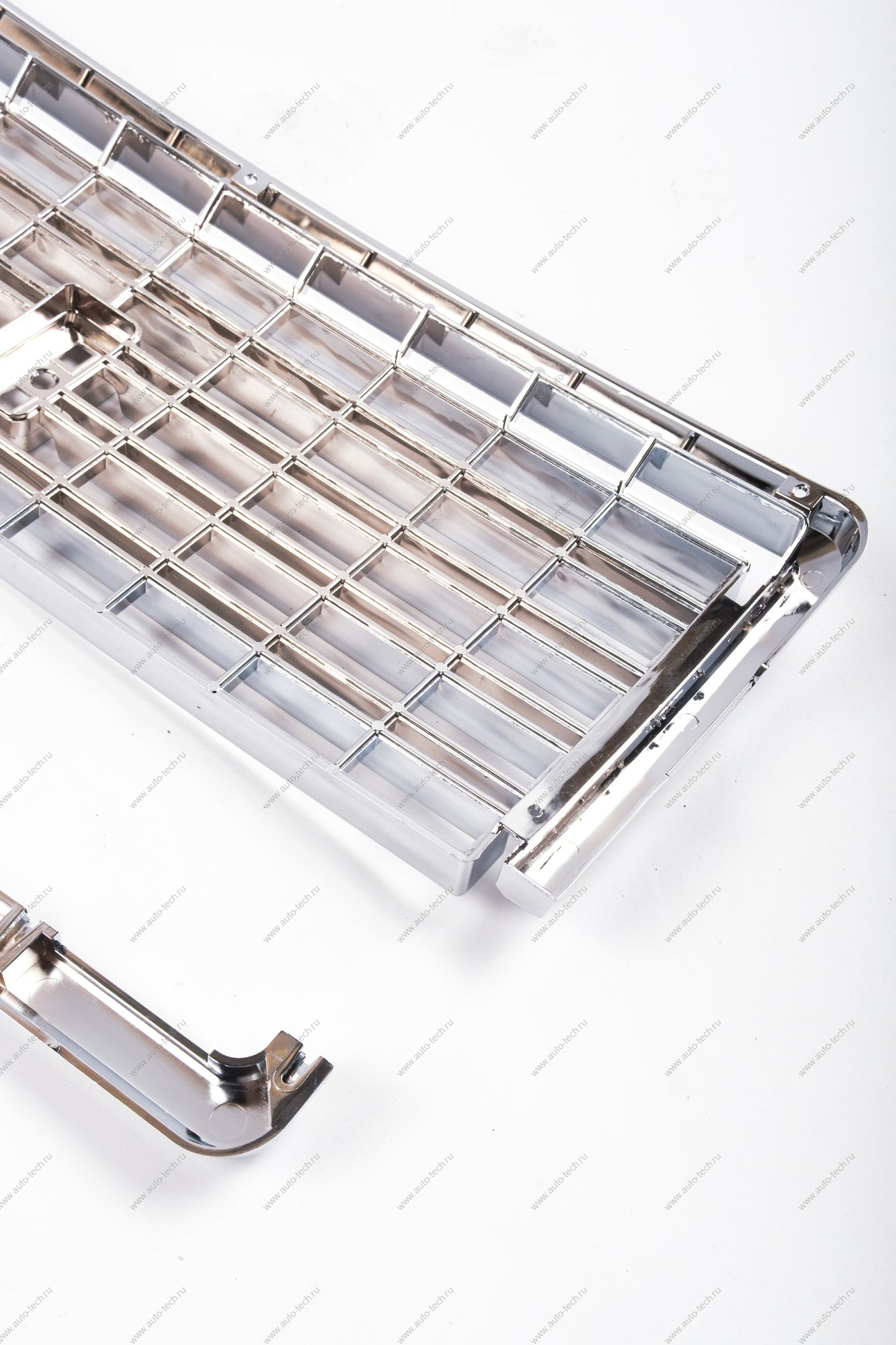 Решетка радиатора ВАЗ-2107 + молдинг 21070-8402104-00 (хром) к-т (ОАО Пластик) Lada LADA 21070-8401014-01