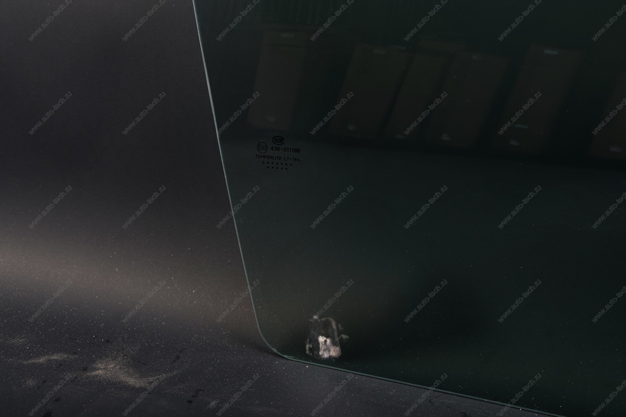 Стекло LADA Vesta опускное передней двери левое тонирован. (Tinted) Lada LADA 8450045191