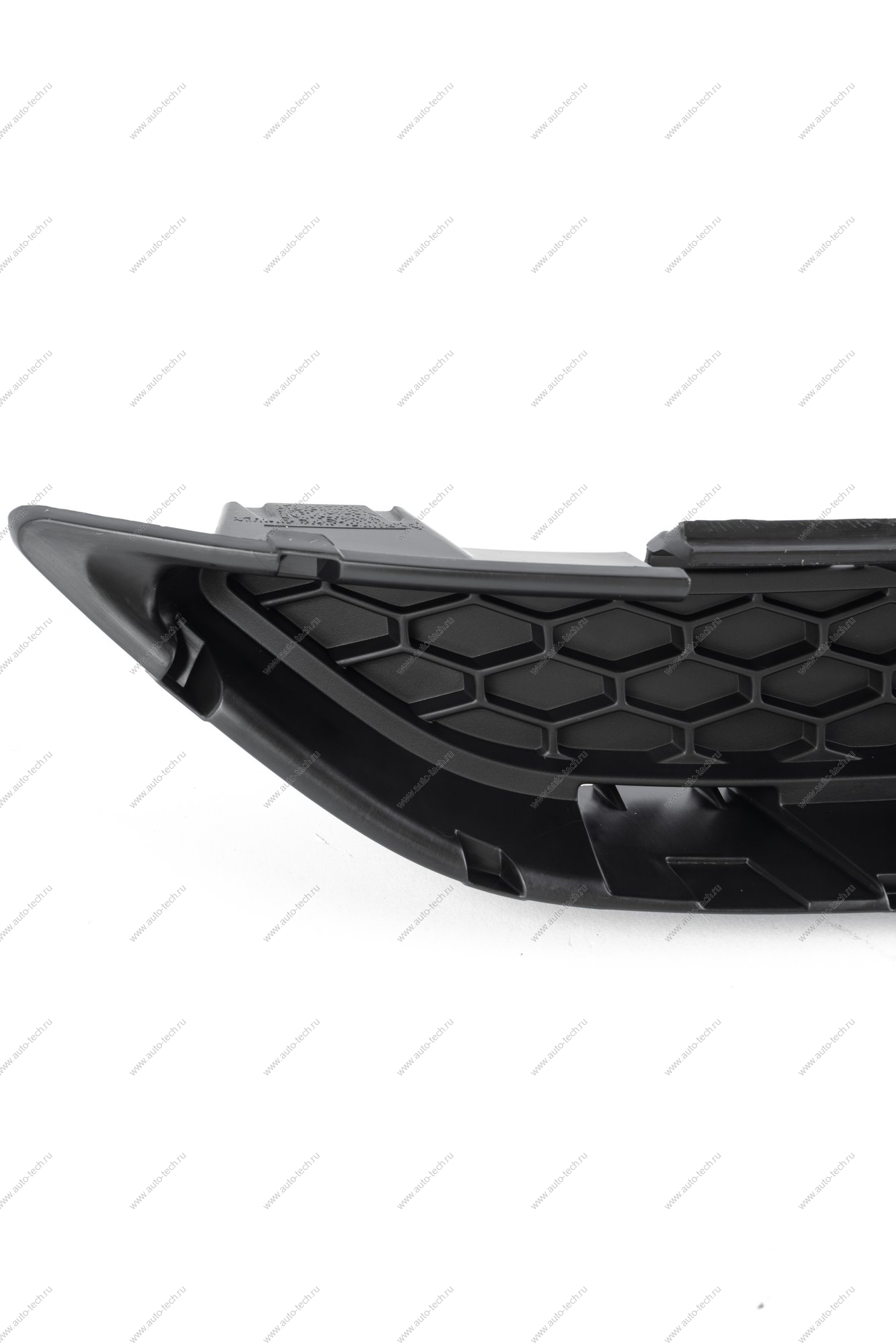 Крышка окна под заднюю буксирную проушину LADA Vesta FL Lada LADA 8450041065