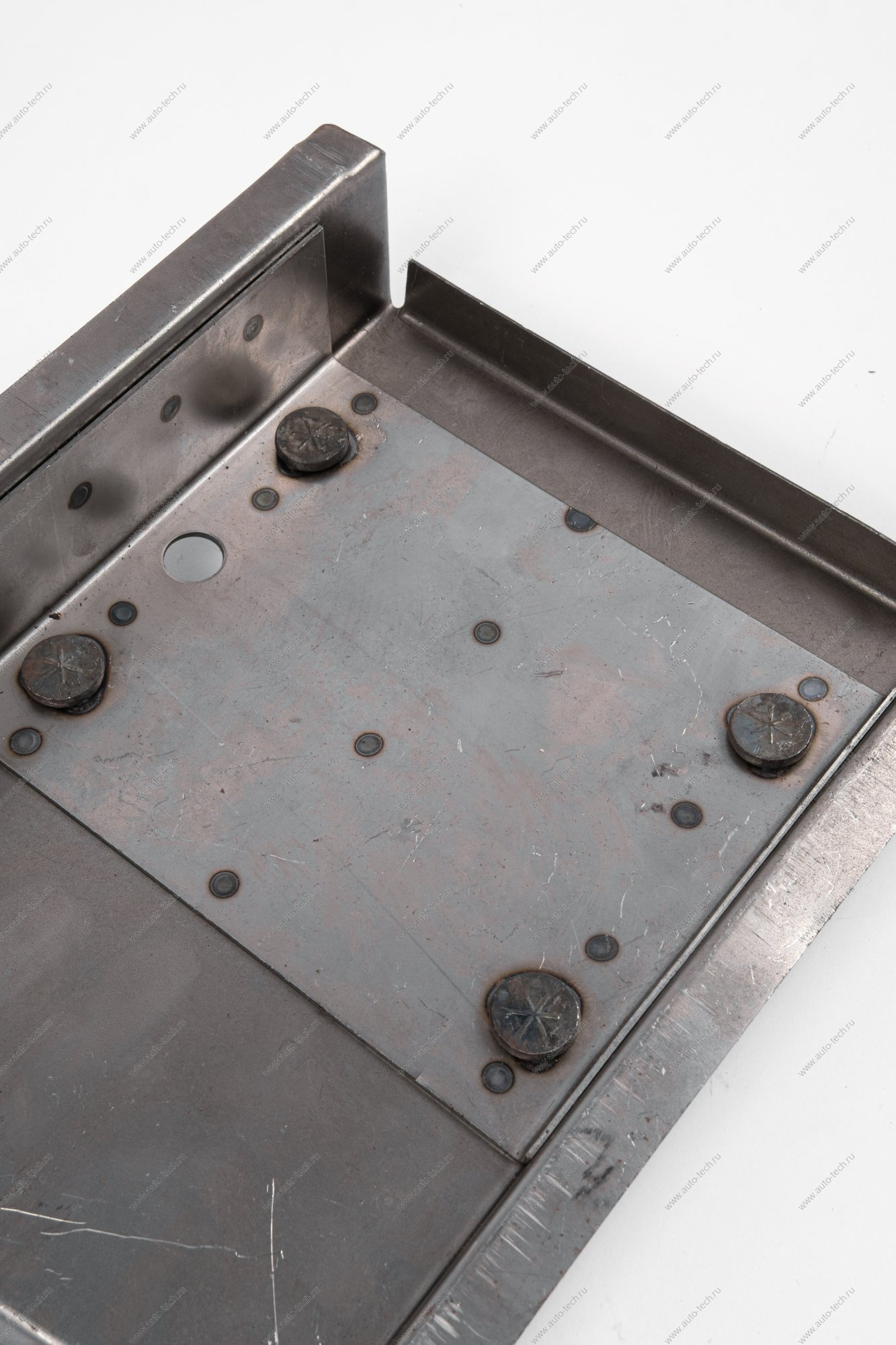 Площадка ВАЗ-2121 заднего поддомкратника левая с шпильками ( усиленная) Kamaz KAMAZ 21210-5101371-36