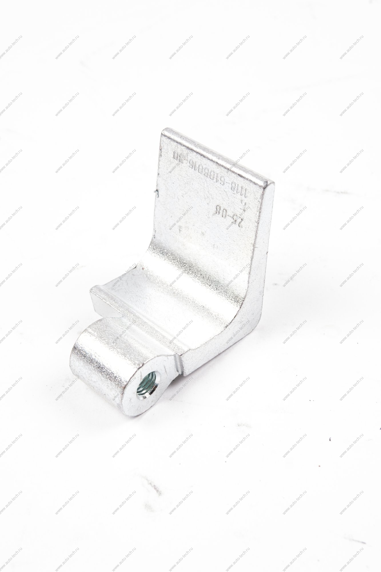 Звено неподвижное петли передней двери нижнее правое ВАЗ-1118 Lada LADA 11180610601630