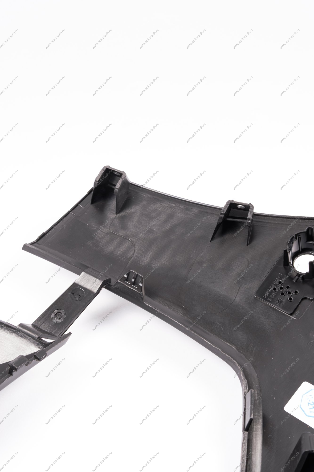 Накладка переднего бампера левая с отверстием под датчик слепой зоны под покраску LADA Vesta SW Cross FL Lada LADA 8460010250