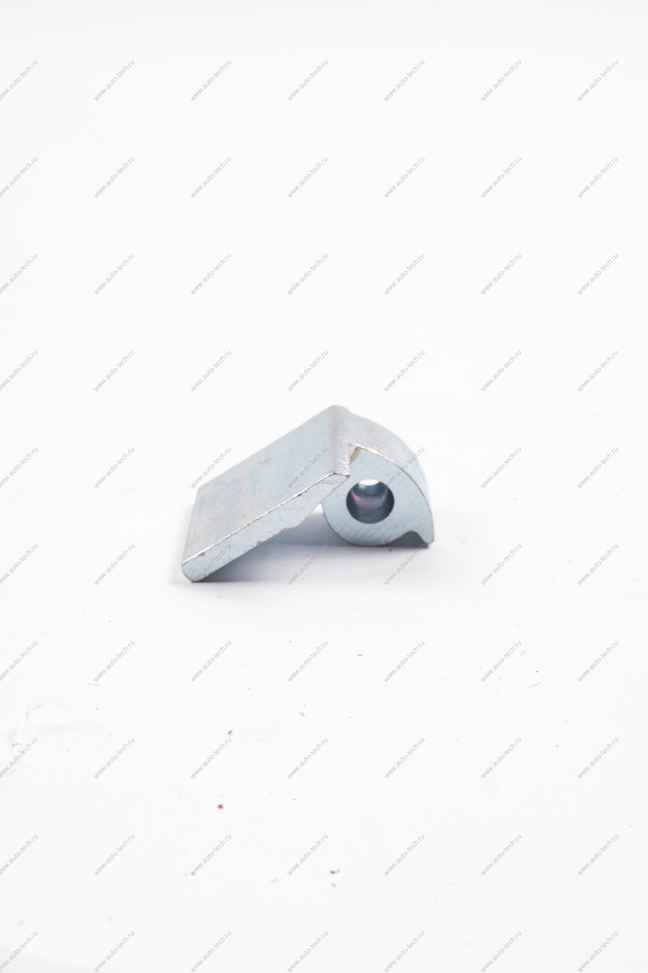 Звено подвижное петли передней/задней двери нижнее левое ВАЗ-1118 Lada LADA 11180610601830