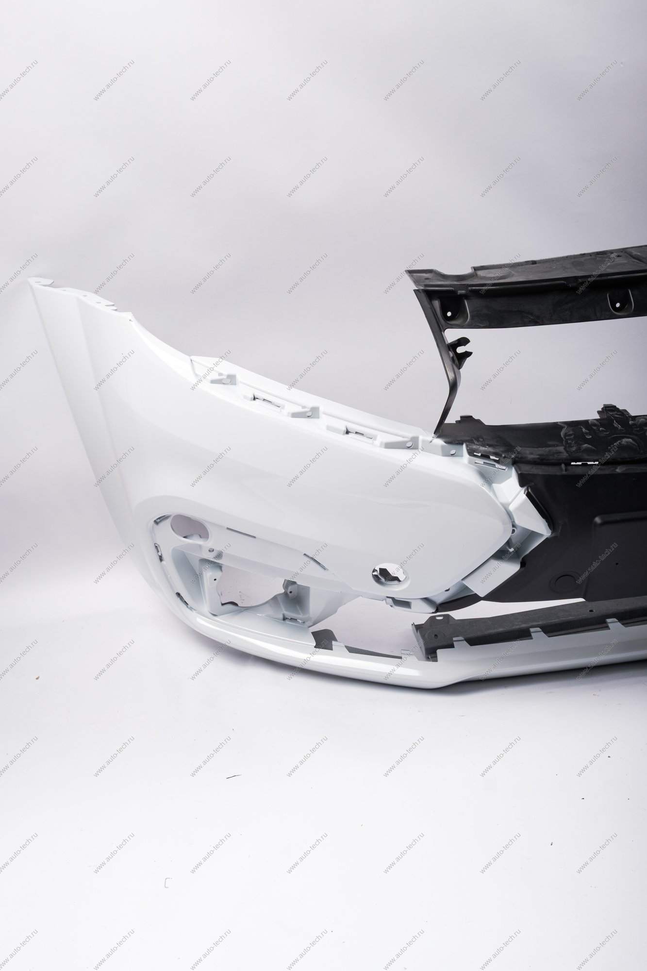 Бампер LADA Largus (FL) NEW передний с буксирной проушиной крашеный в цвет 221 Ледниковый (Белый) Lada LADA 8450091522-221