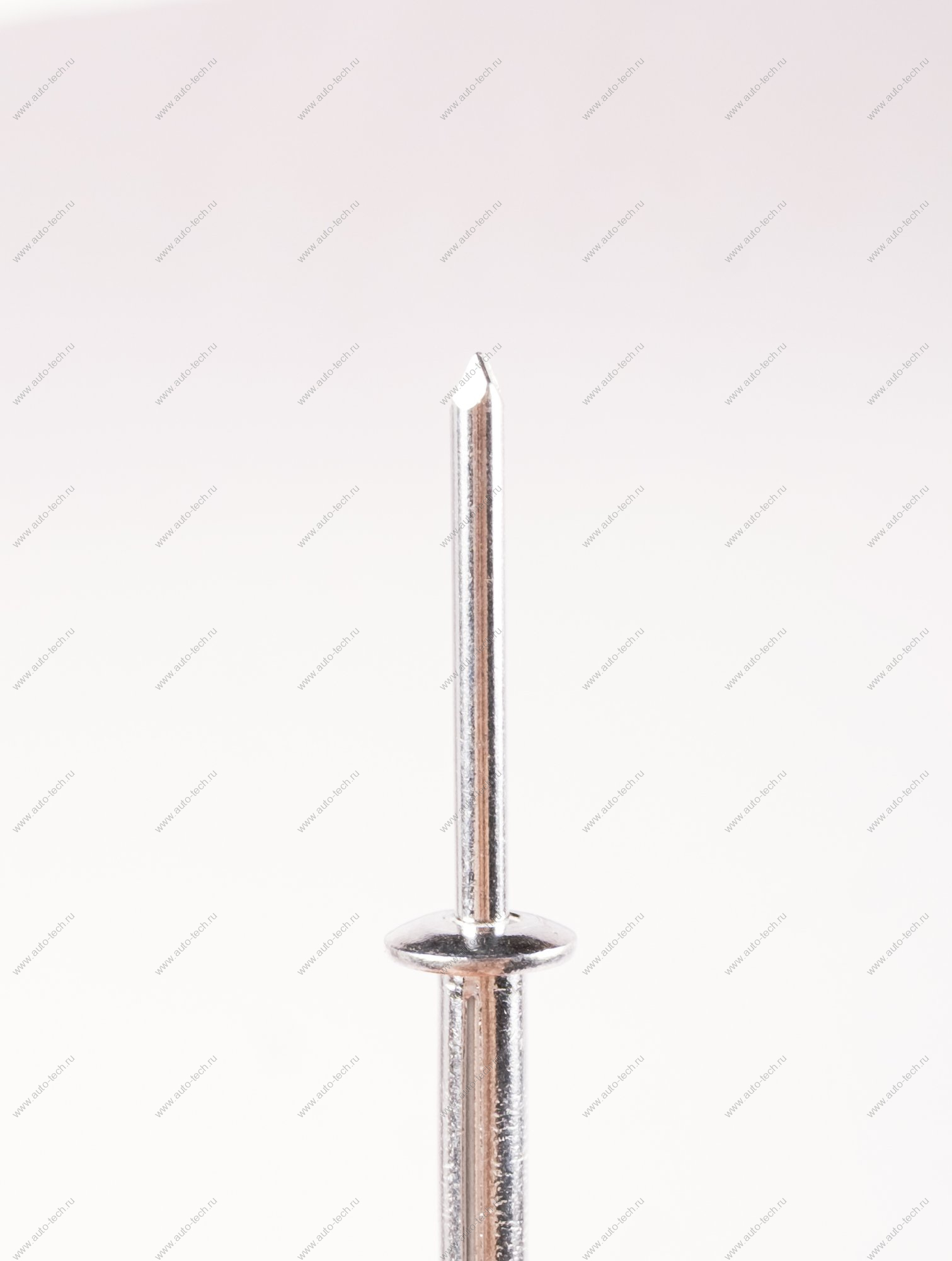 Заклепка(метал) крепления моторредуктора RENAULT Sandero/Logan Ukor Auto Ukor Auto U0706001