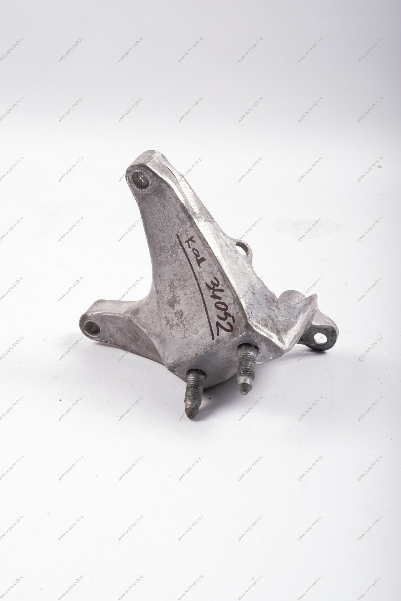 Кронштейн левой опоры подвески двигателя (P4M,P4P-BVM5) LADA XRAY Lada LADA 8450090612