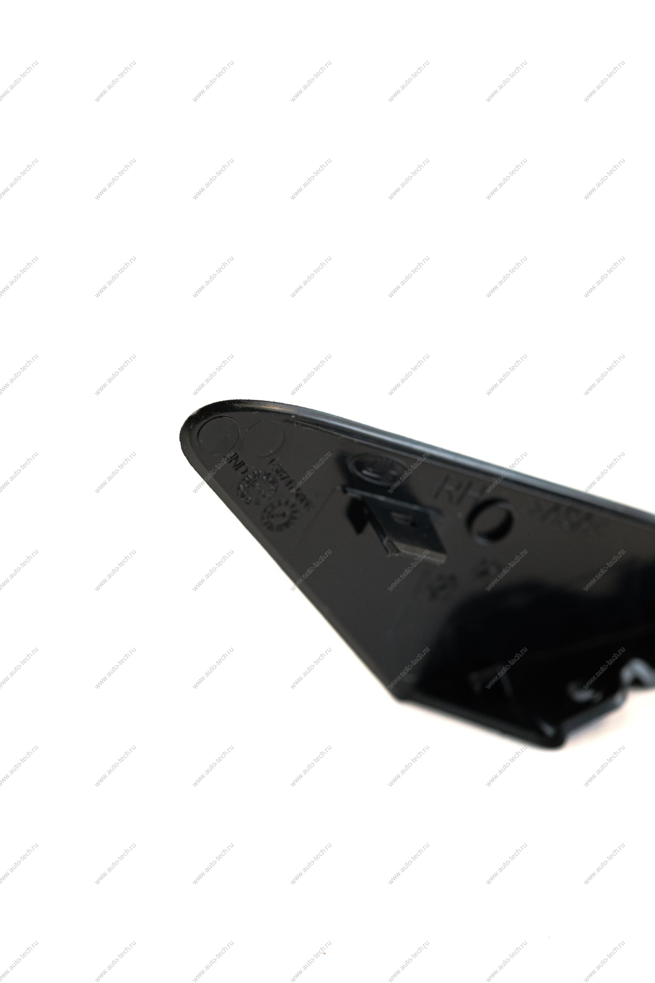 Накладка передней правой двери наружняя (пластик , уголок за зеркалом ) LADA XRAY пластмасс Lada LADA 638747580R