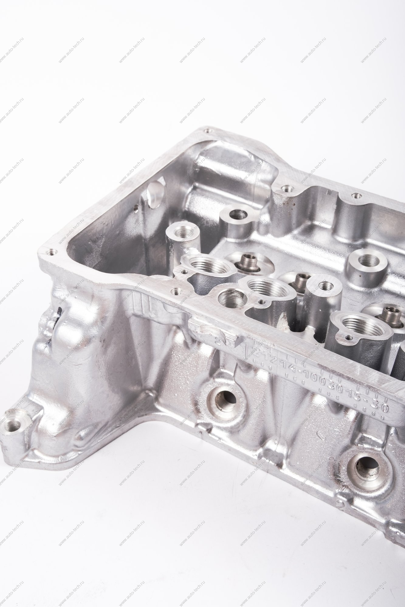 Головка блока цилиндров без шпилек (Н/О,с доп.отв.под датчик фаз)ВАЗ-21214-2123 Lada АвтоВАЗ 21214100301130