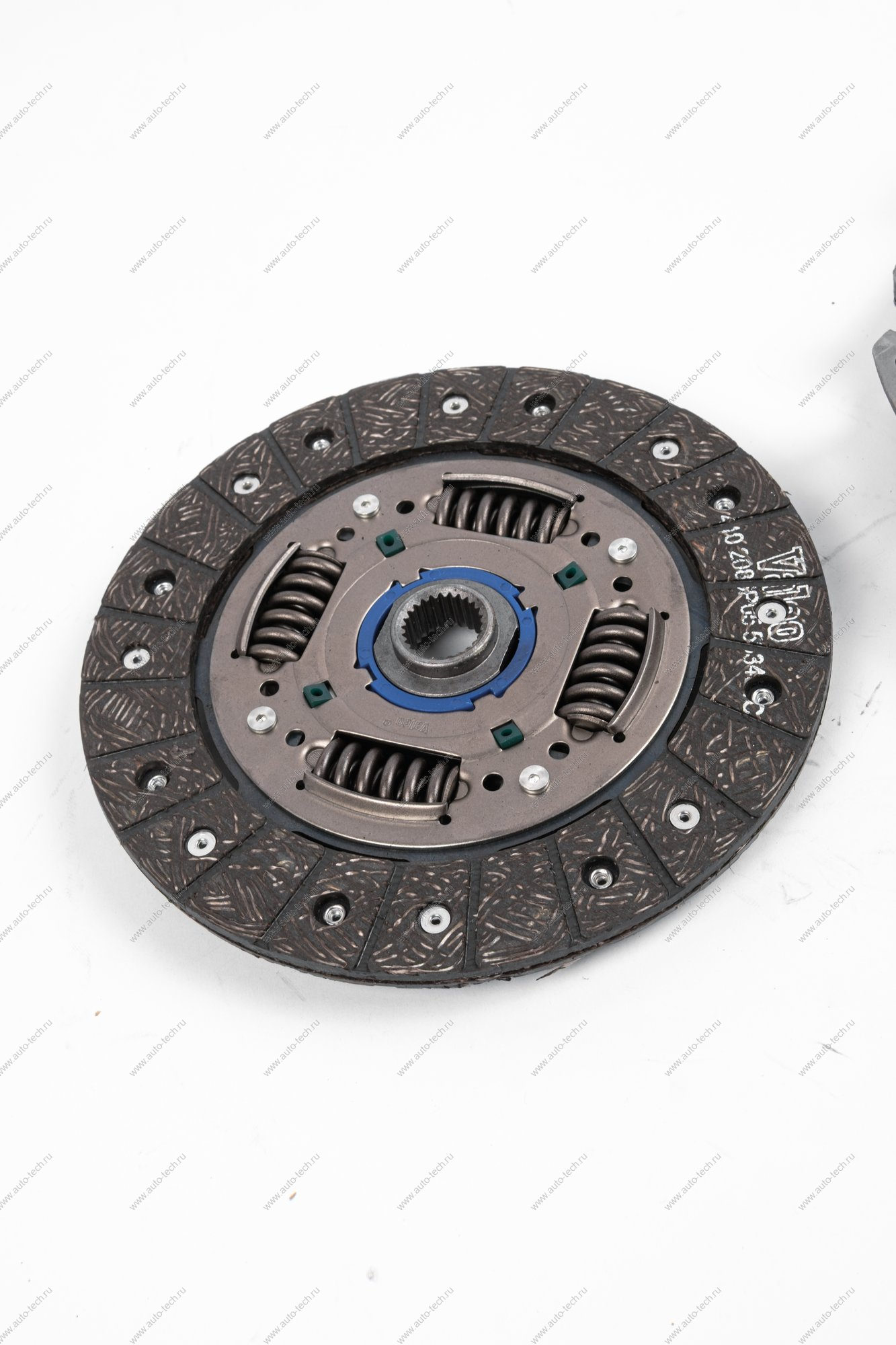 Диск сцепления ведомый+нажимной (без выжимного подшипника)C1060326 LADAVesta 1.6 c 2015-17/Largus 1.6 c 2016 к-т Valeo VALEO 832380