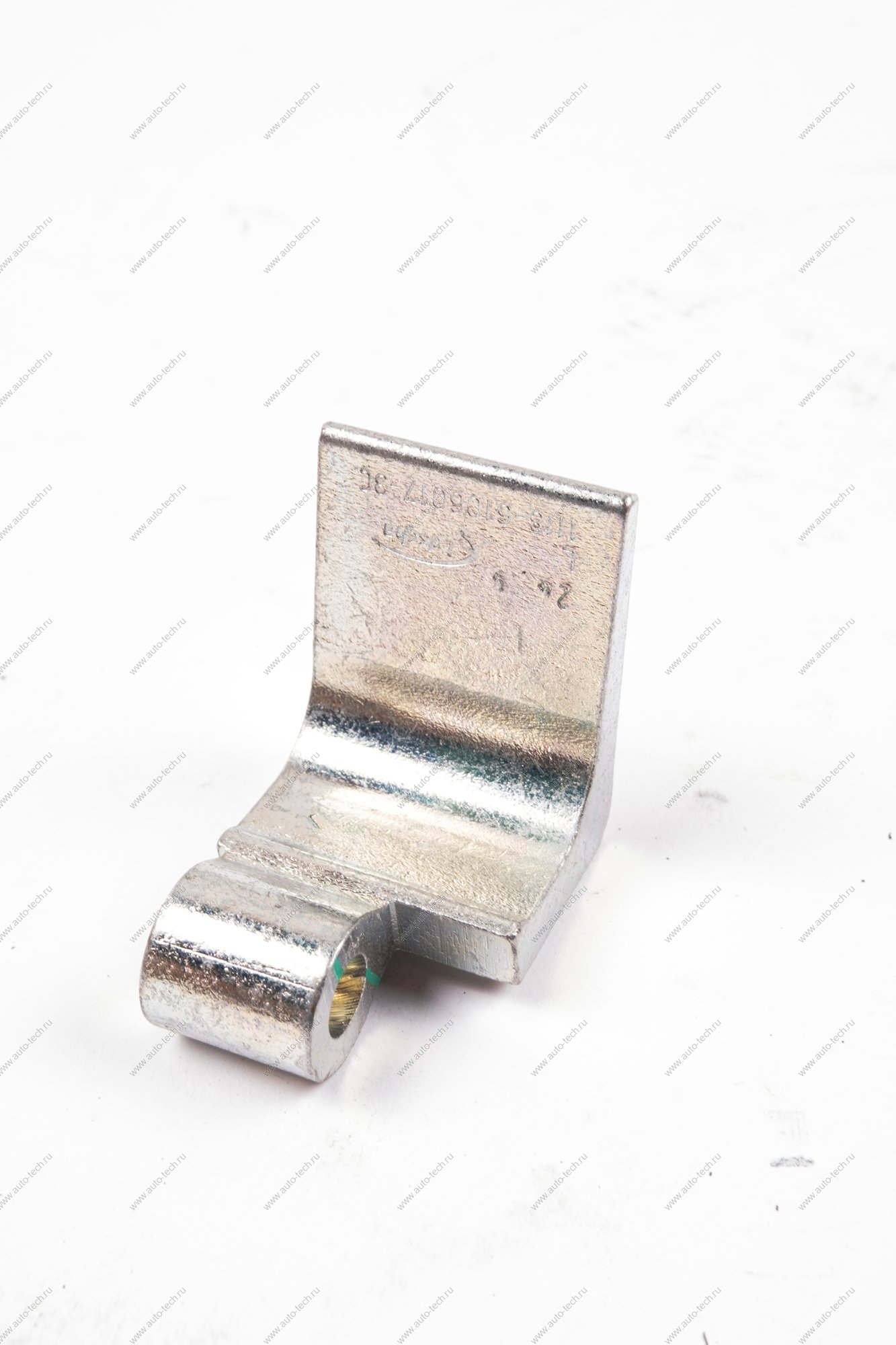 Звено неподвижное петли передней двери нижнее левое ВАЗ-1118 Lada LADA 11180610601730