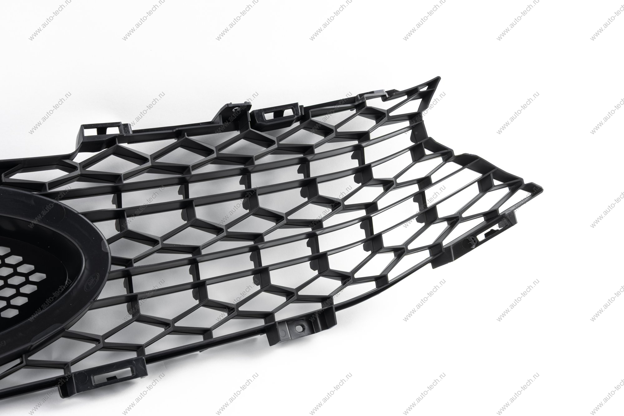 Решетка переднего бампера верхняя LADA Vesta FL Lada LADA 8450040059