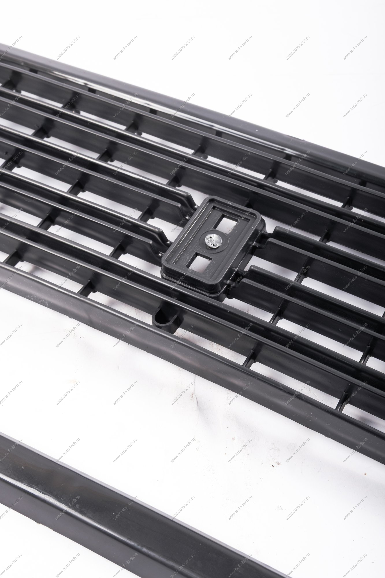 Решетка радиатора ВАЗ-2107 + молдинг (черная) к-т ДЗА LADA 21070-8401014-00