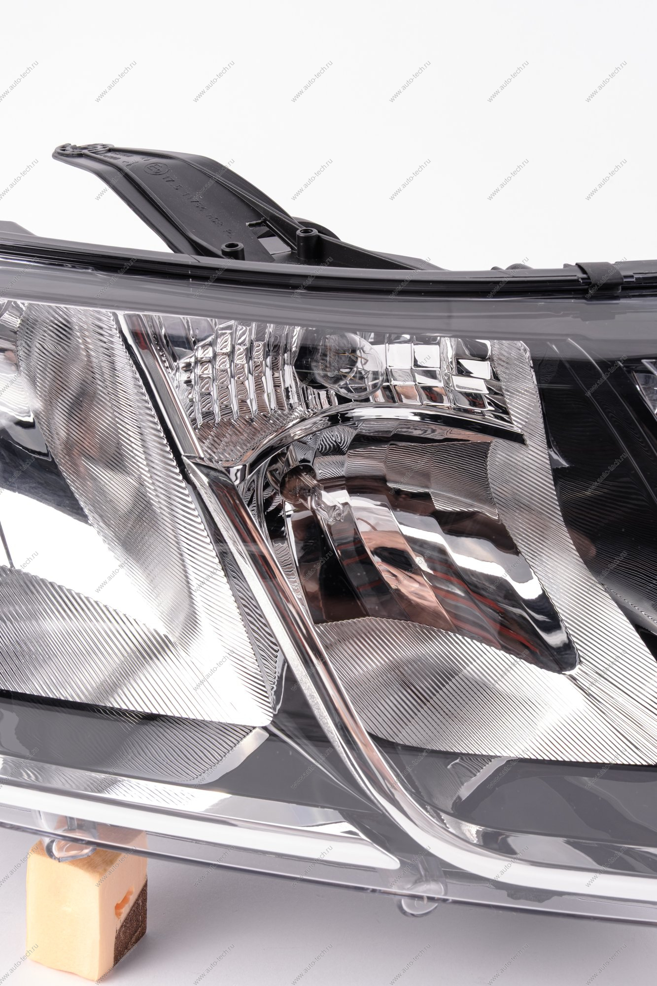 Фара правая LADA Largus (FL) NEW лампа H7 ORIGINAL Lada LADA 8450095268