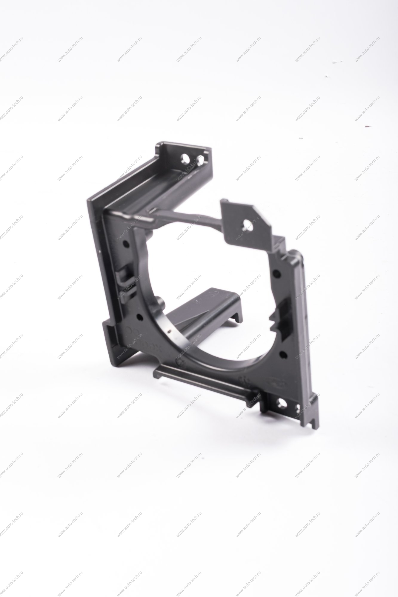 Кронштейн крепления противотуманной фары левый с 12,08,2019. Lada Vesta SW Cross /Cross седан Lada LADA 8450033261