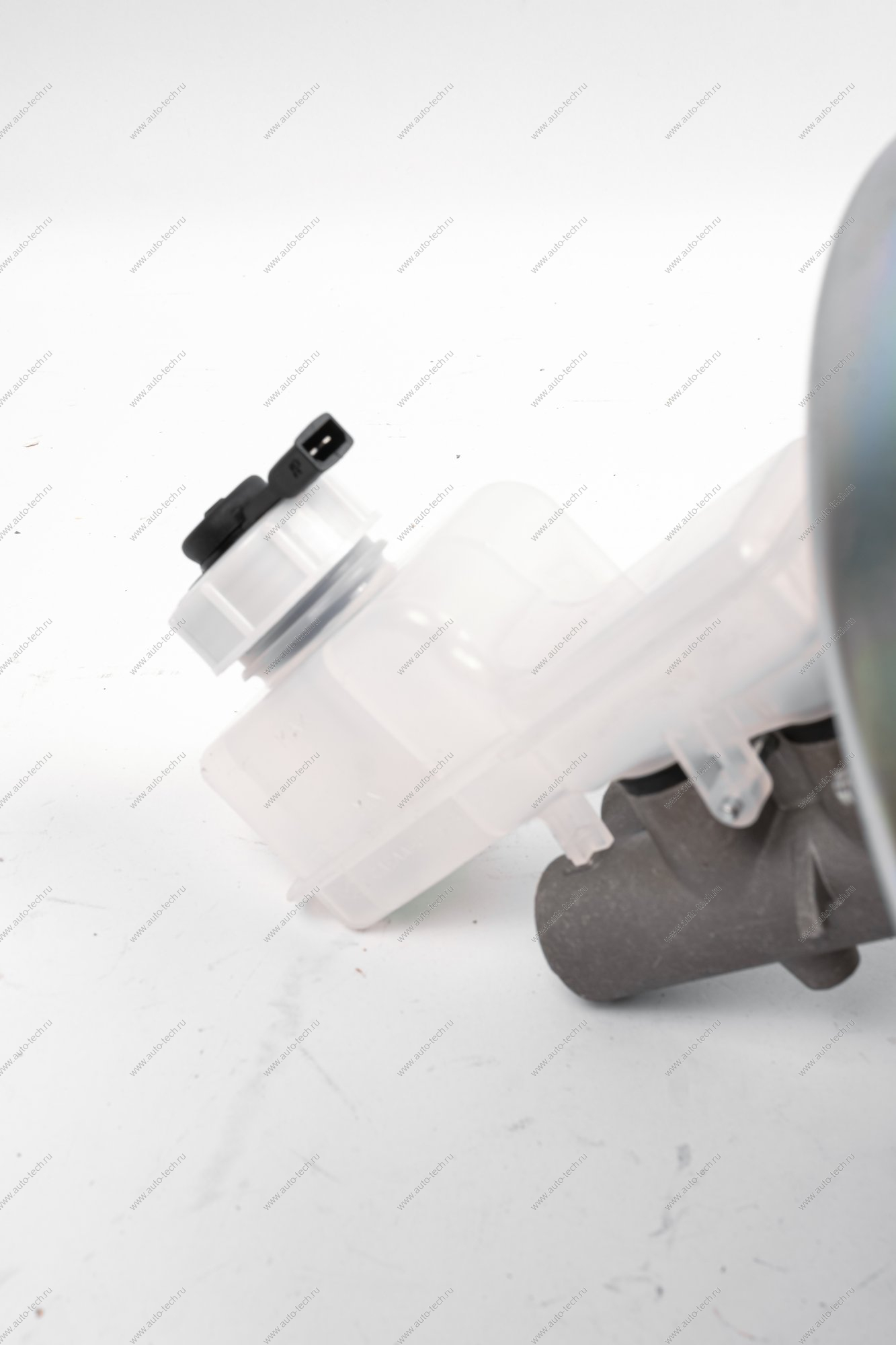 Усилитель вакуумный тормоза с главным цилиндром в сборе без тормозного бачка (для авто без ABS) (TRW) Lada LADA 21920351000810