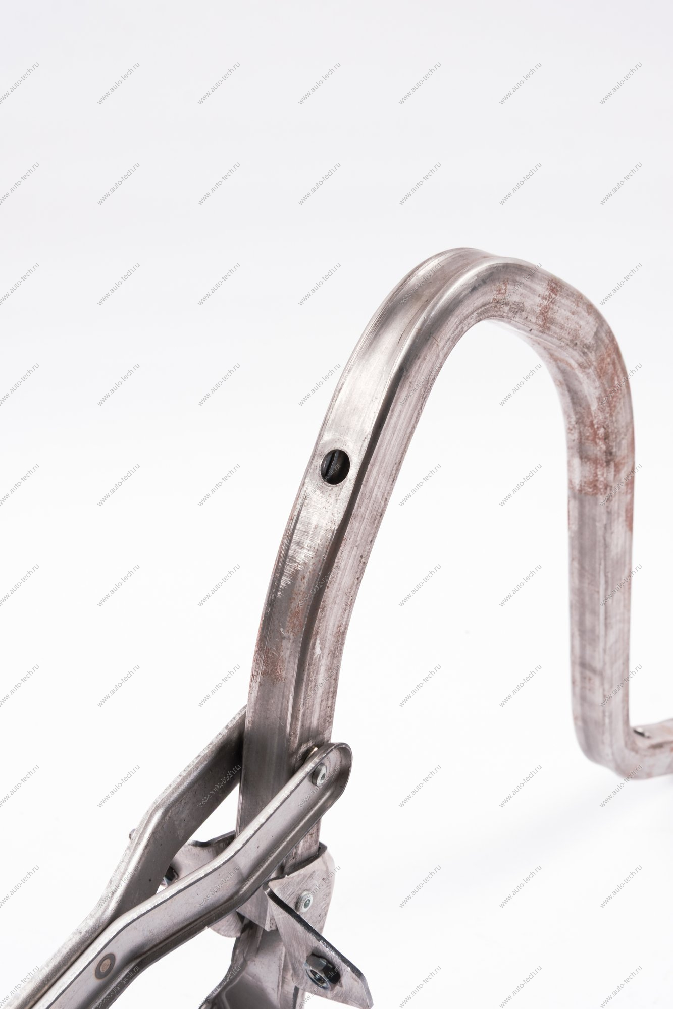 Петля ВАЗ-2190 крышки багажника левая (ВМЗ) Lada LADA 21900560501101