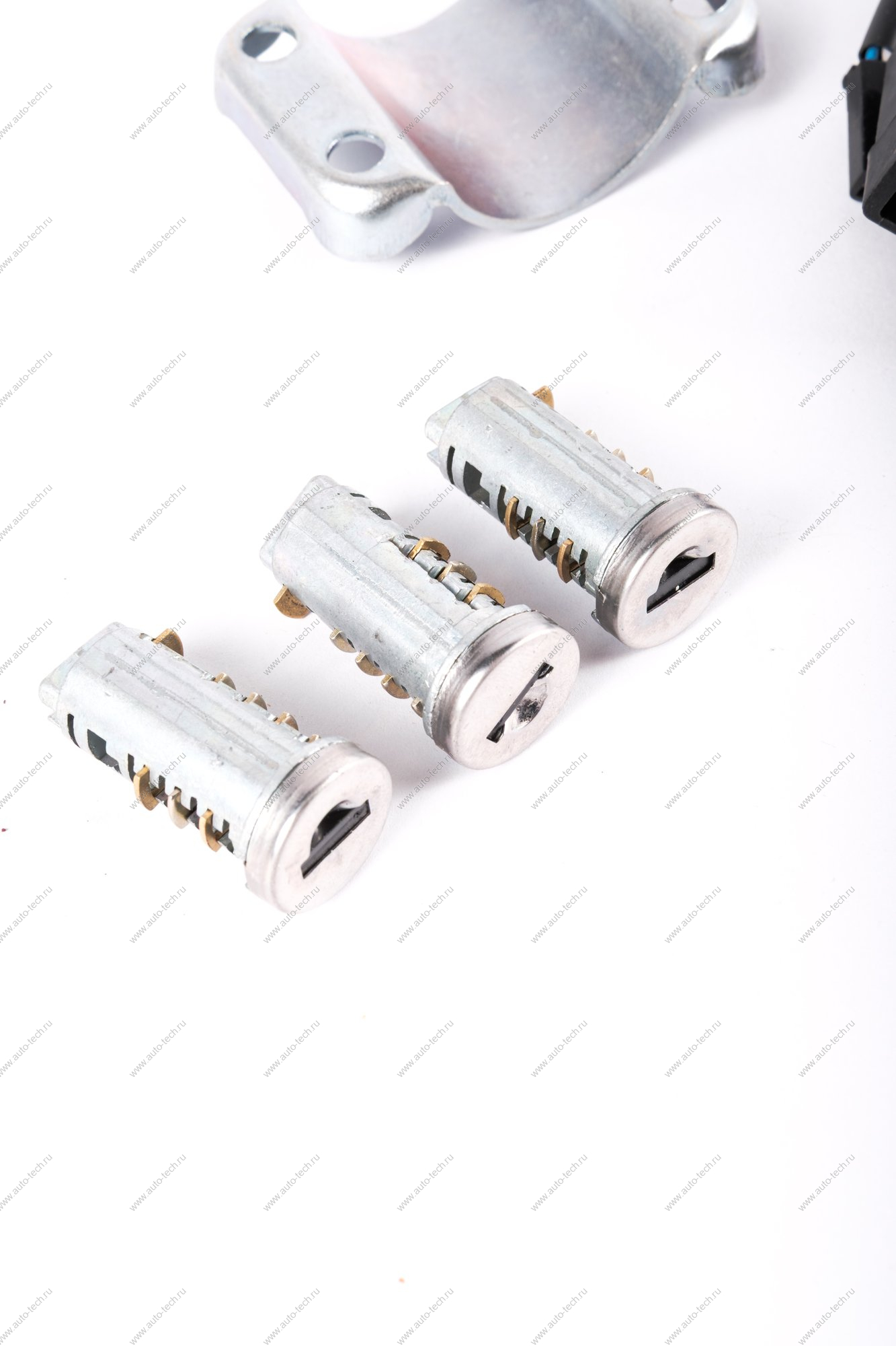 Замок зажигания LADA Granta с иммобилайзером. к-т поставки ( зам.зажиг, 2 ключа, 3-личинки ) ДААЗ LADA 11180610500620