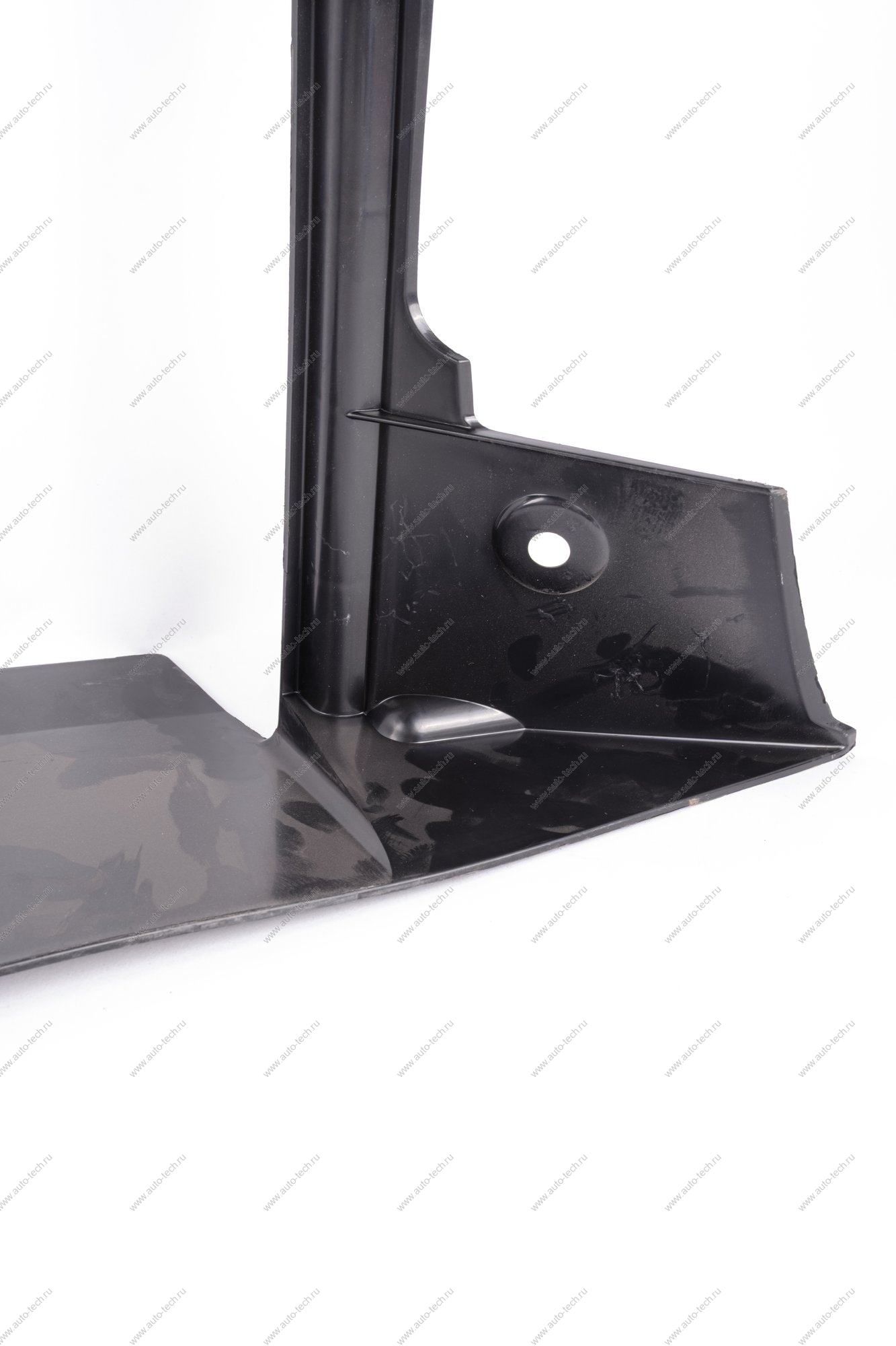 Щиток радиатора (дефлектор) на авто без кондиц. LADA Vesta Lada LADA 8450030226