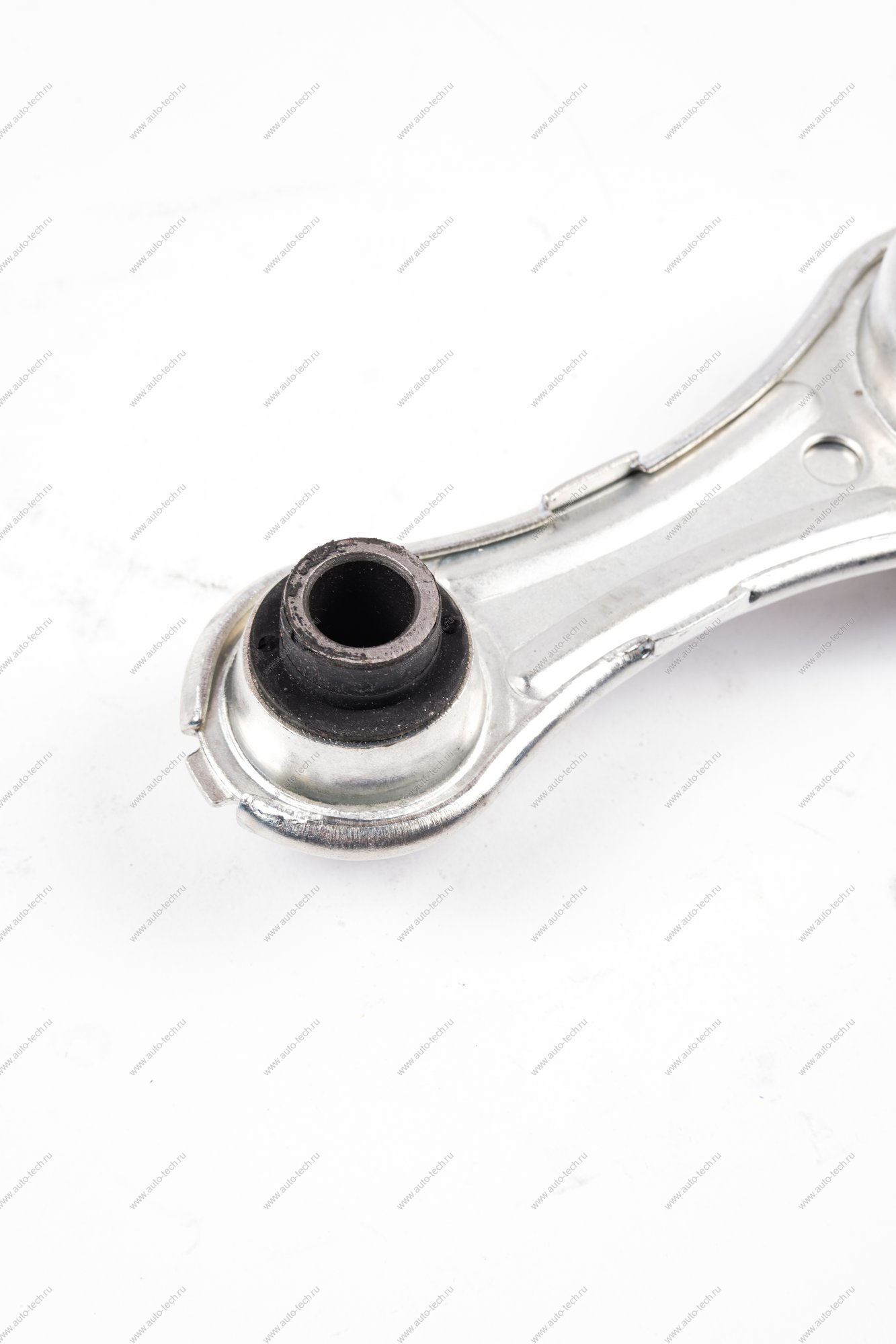 Штанга подвески двигателя с подушкой и сайлентблоком (задняя опора) (мкпп) LADA Vesta Renault LADA 8450045254