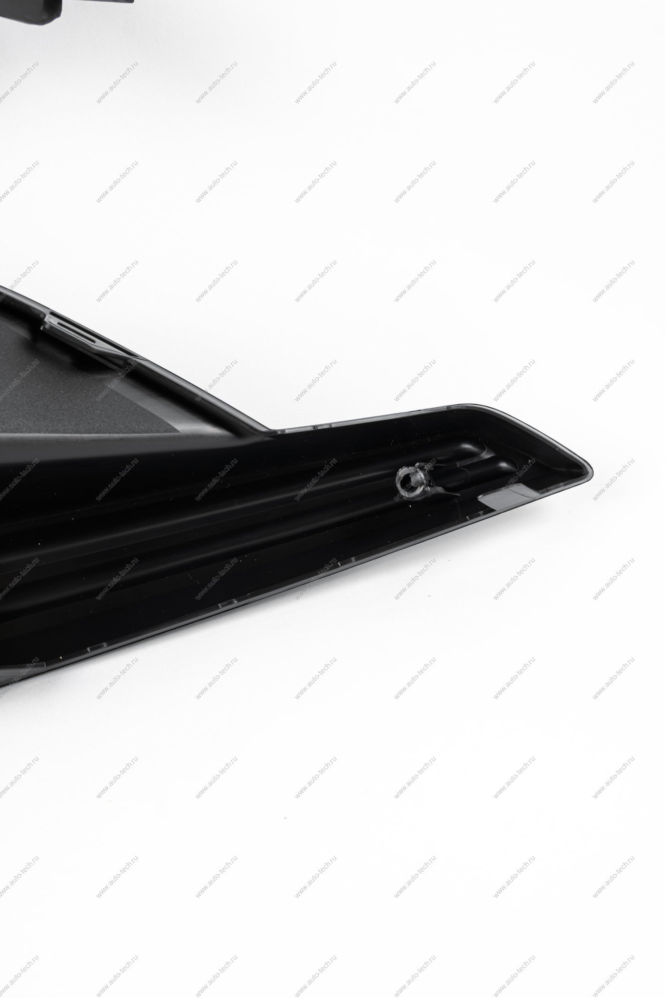 Облицовка ПТФ правая ( с отв. под парктроник) LADA Vesta SW Cross FL Lada LADA 8450042711