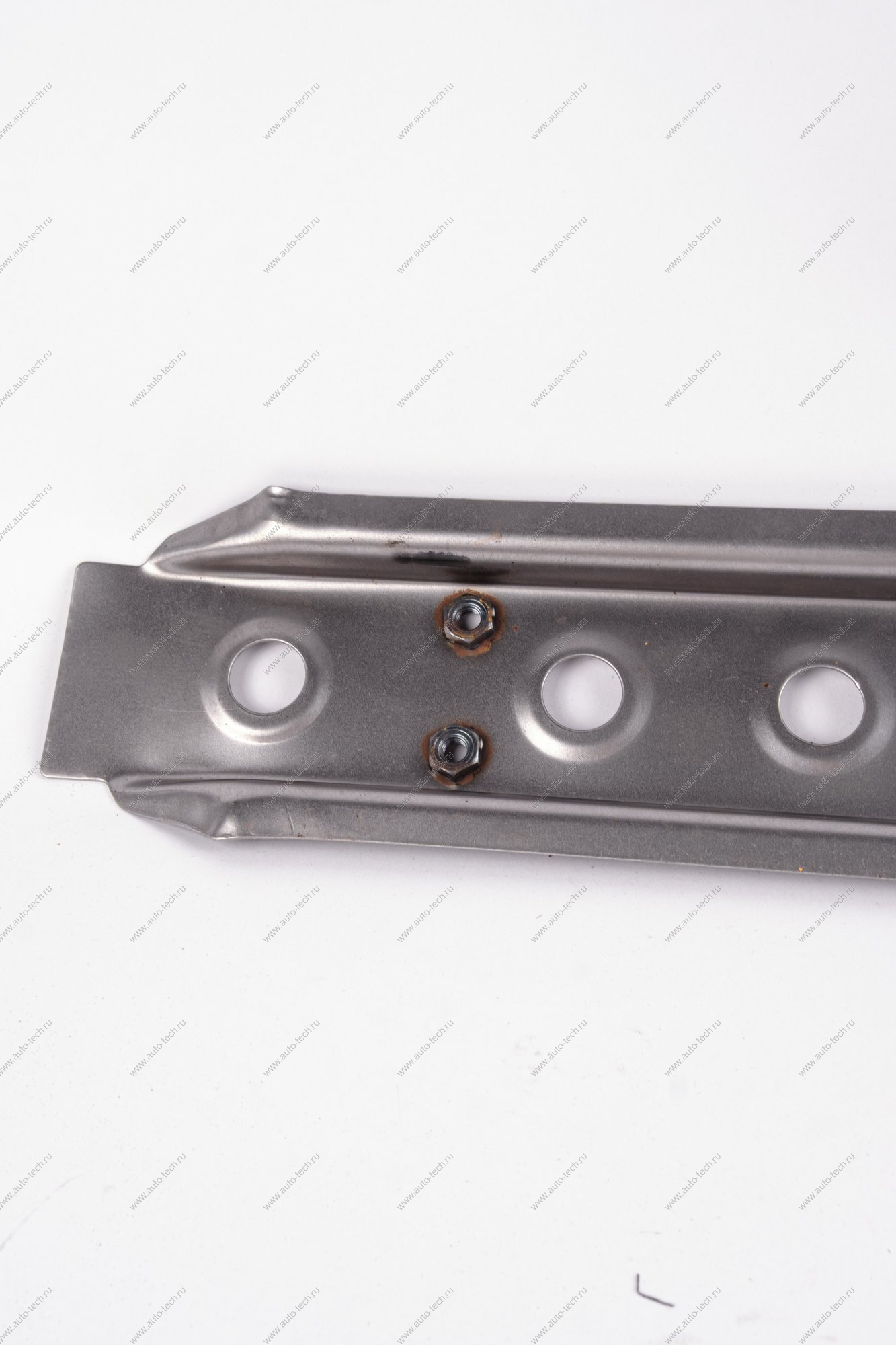 Кр-н ВАЗ-2108 переднего сидения передний (поперечина под шпильки) белая Kamaz KAMAZ 21080510100063