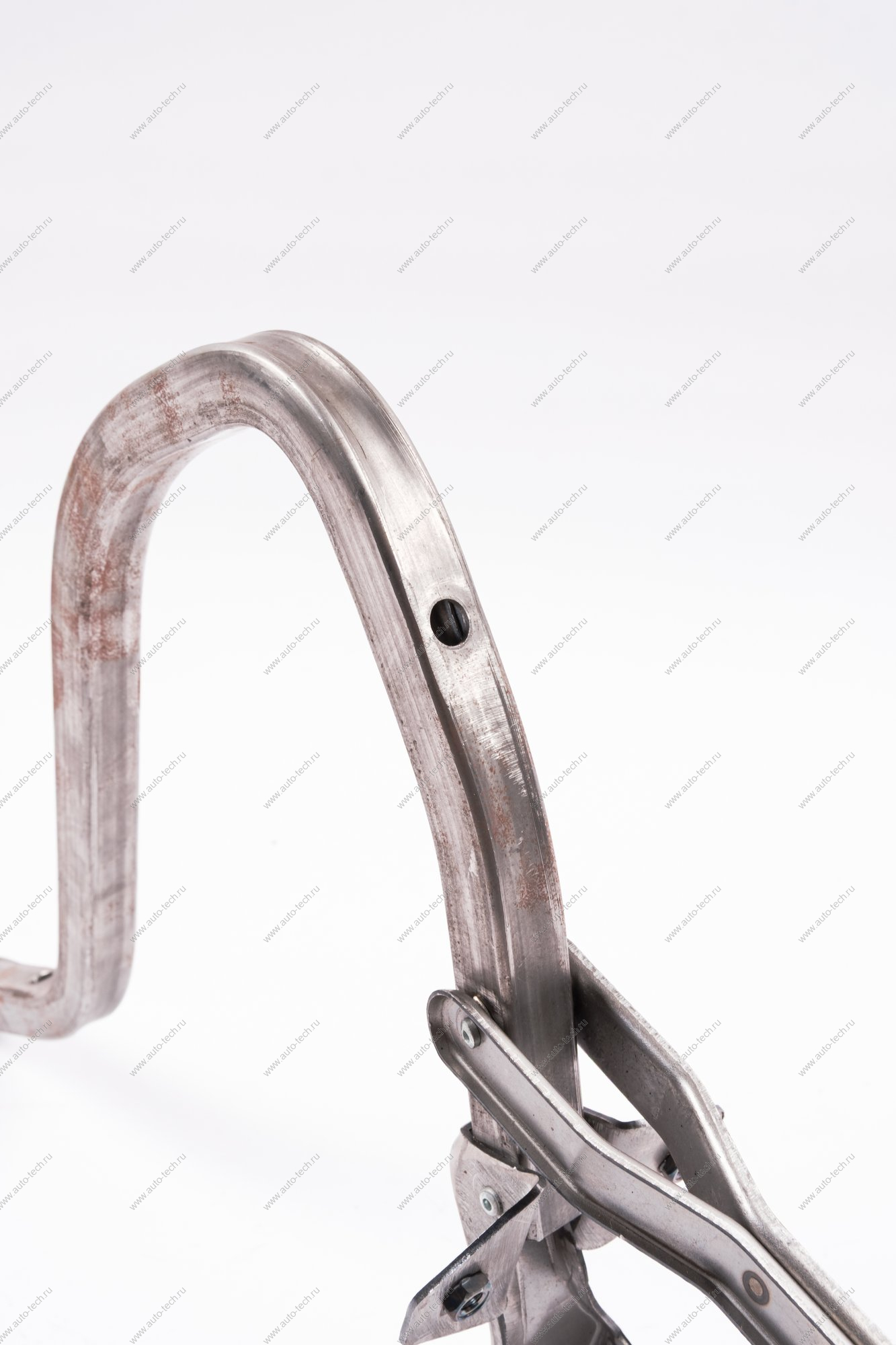 Петля ВАЗ-2190 крышки багажника правая (ВМЗ) Lada LADA 21900560501001