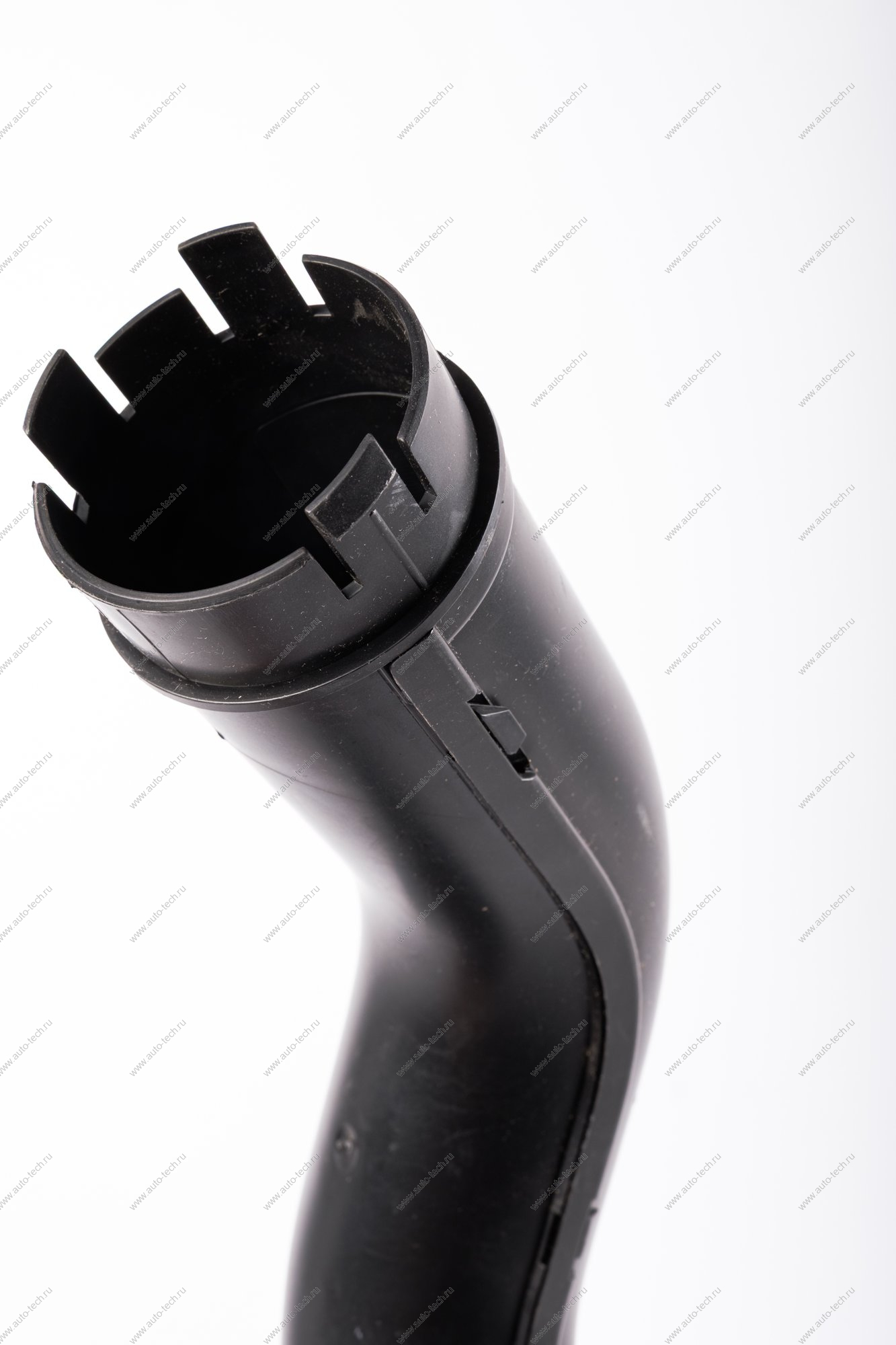 Воздухозаборник воздушного фильтра (патрубок) LADA Vesta Lada LADA 8450031942