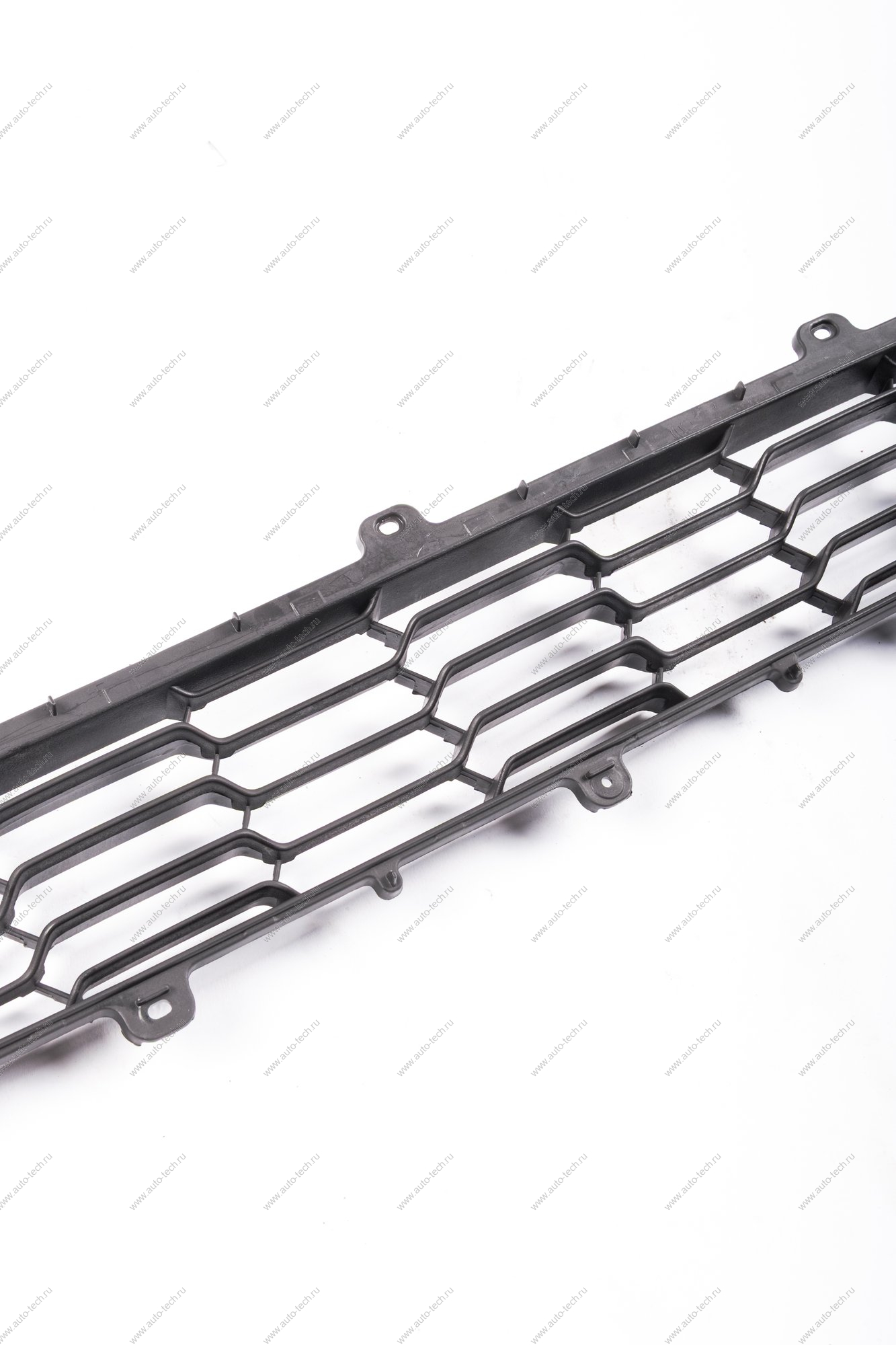 Решетка переднего бампера ВАЗ-21704 нижняя нов.обр.(соты) LADA 21704-2803057-10