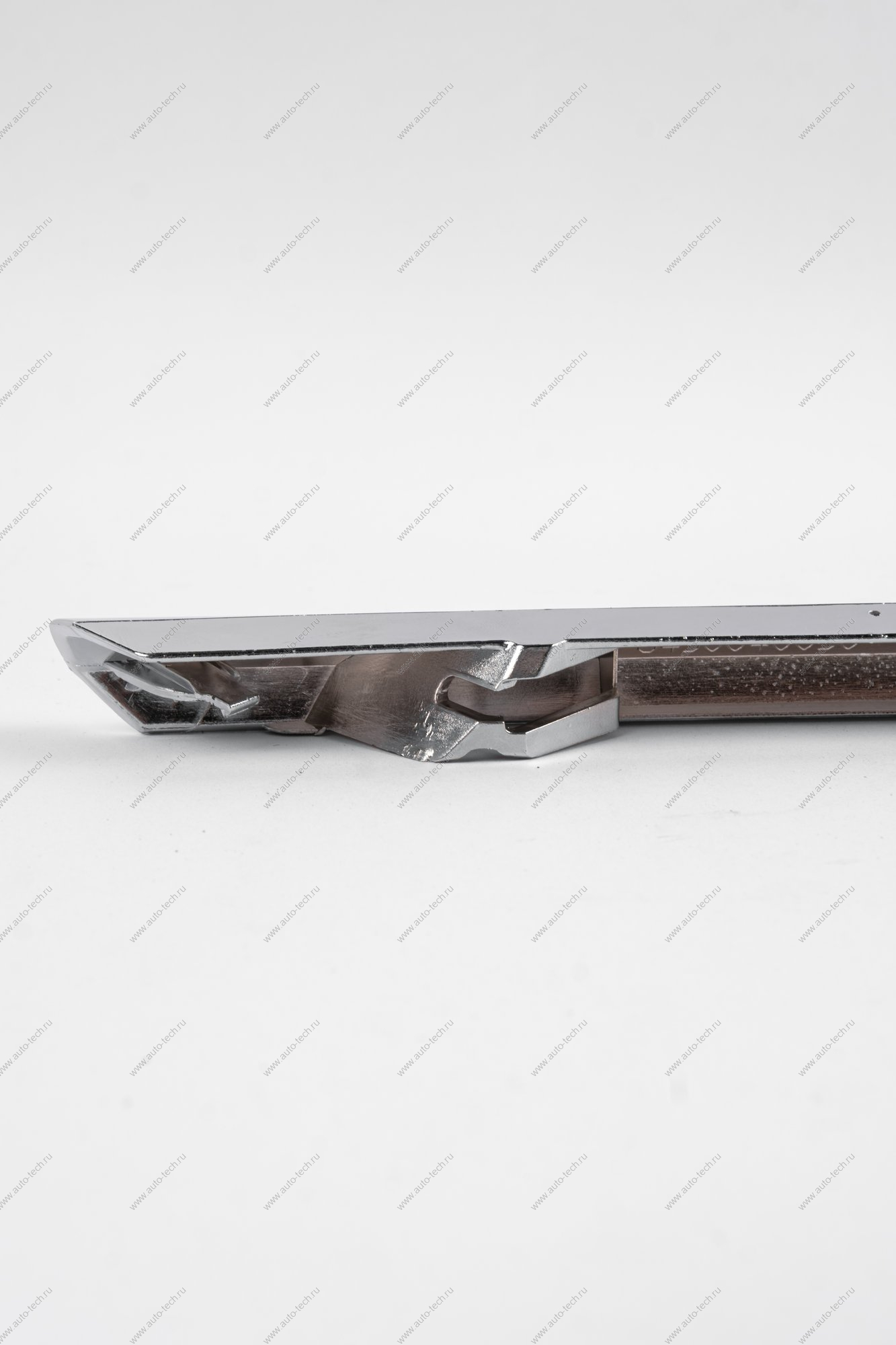 Молдинг переднего бампера верхний левый (хром) LADA Vesta FL/ Vesta SW Cross FL Россия Россия 8450040051