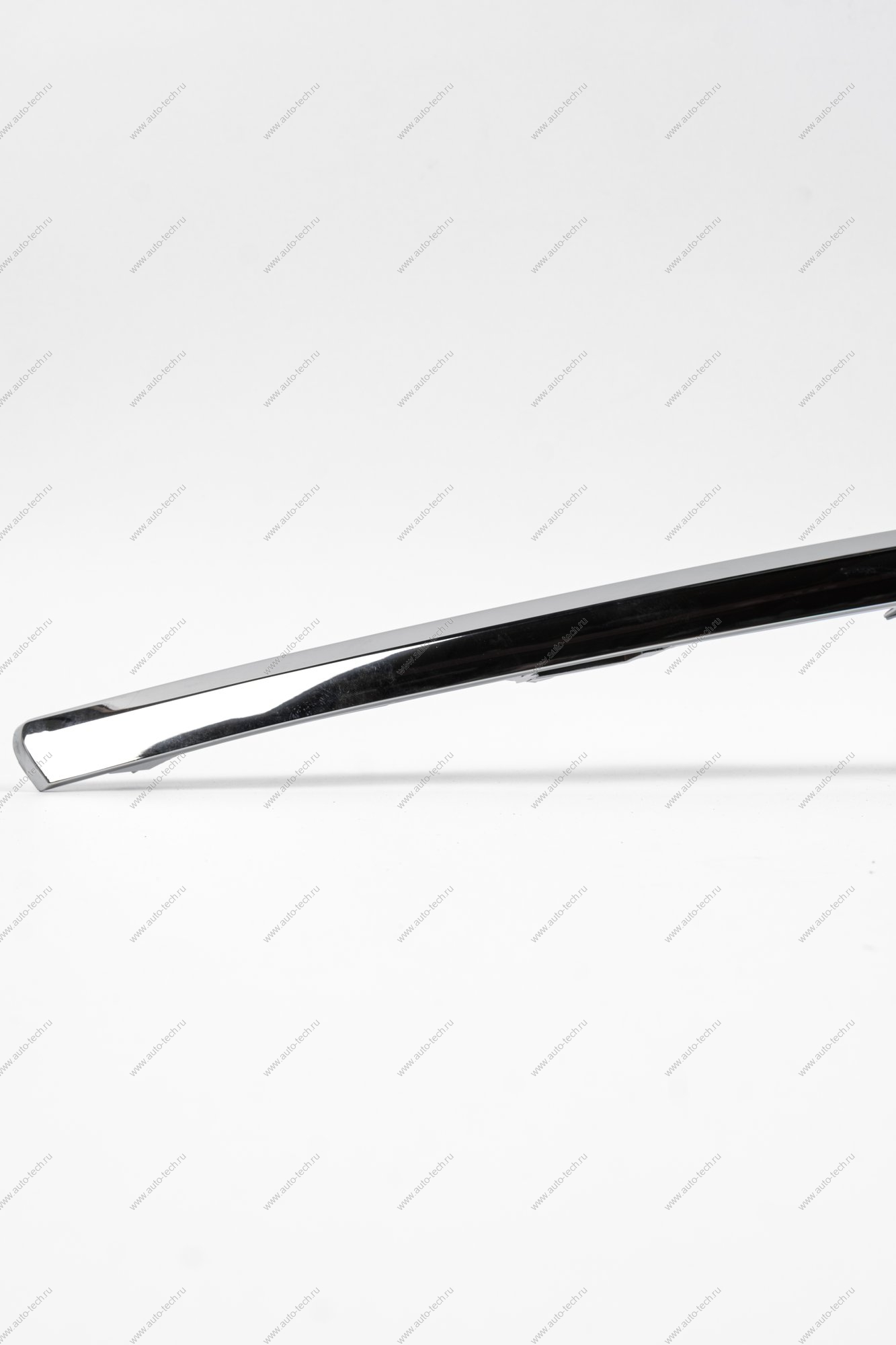 Молдинг переднего бампера нижний левый Lada Vesta SW Cross Lada LADA 8450031003