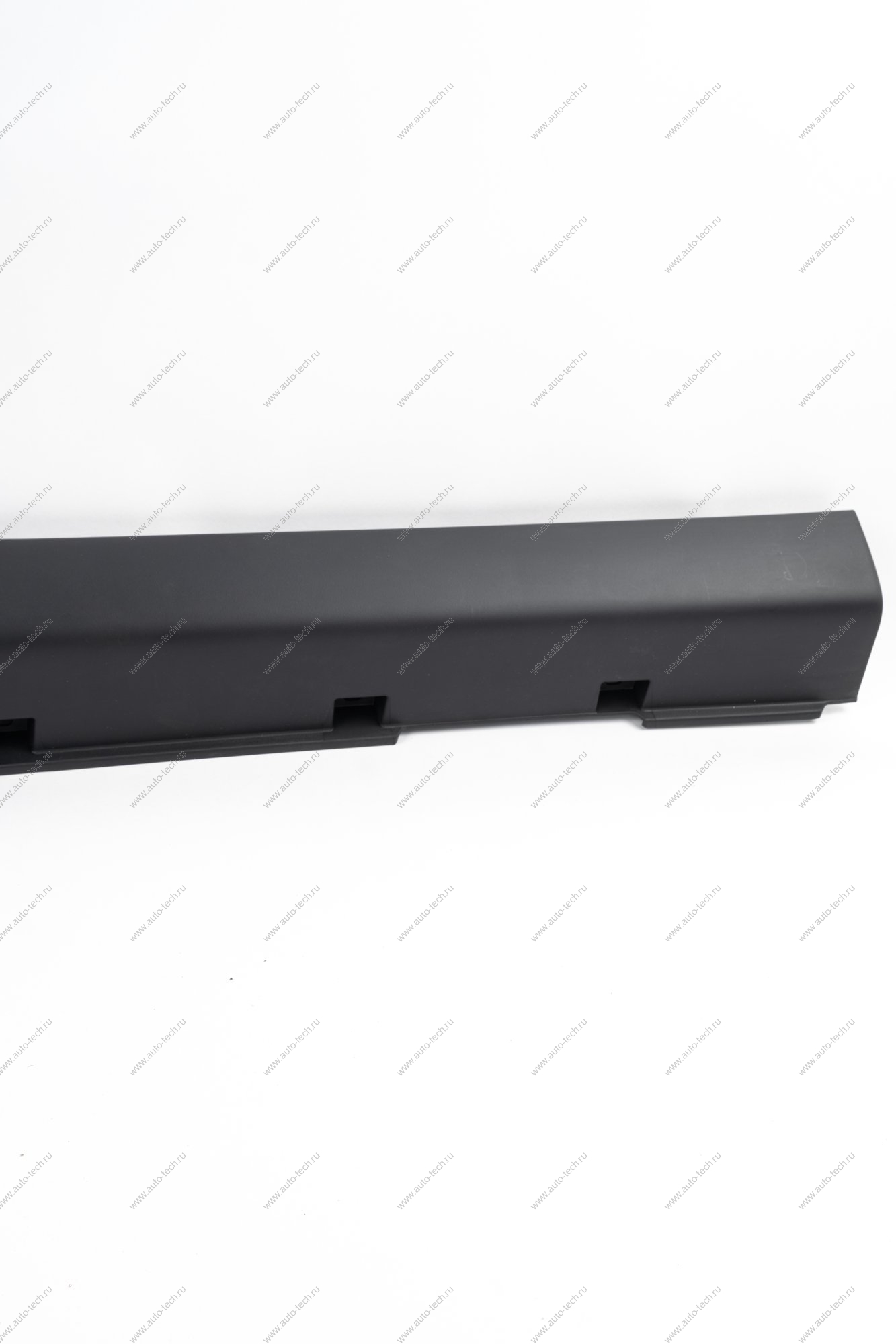 Облицовка LADA Largus Cross (FL) NEW порога правая с лентой Lada LADA 8450091634